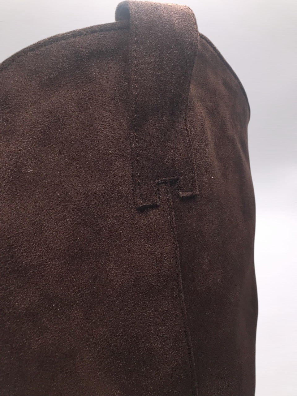 BOTA CAVALEIRA IDEAL SHOES CASTANHO ESCURO CAMURÇA ZIPER BICUDO MONTARIA CANO ALTO LONGO