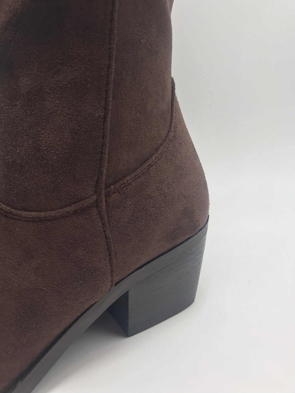 BOTA CAVALEIRA IDEAL SHOES CASTANHO ESCURO CAMURÇA ZIPER BICUDO MONTARIA CANO ALTO LONGO