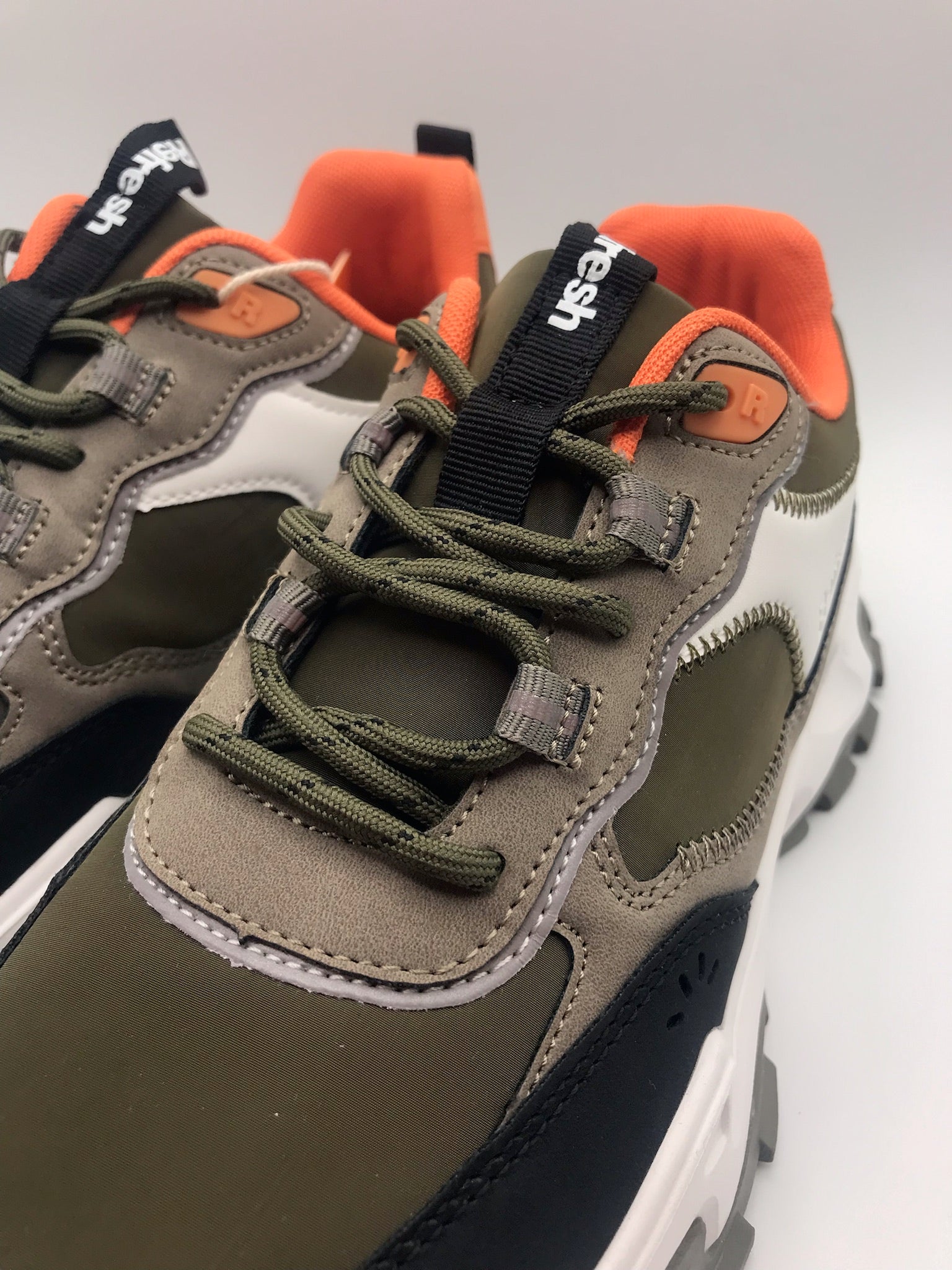 TÊNIS REFRESH VERDE  MILITAR BRANCO PRETO LARANJA IMPERMEAVEL BICUDO SOLA PLATAFORMA ATACADORES