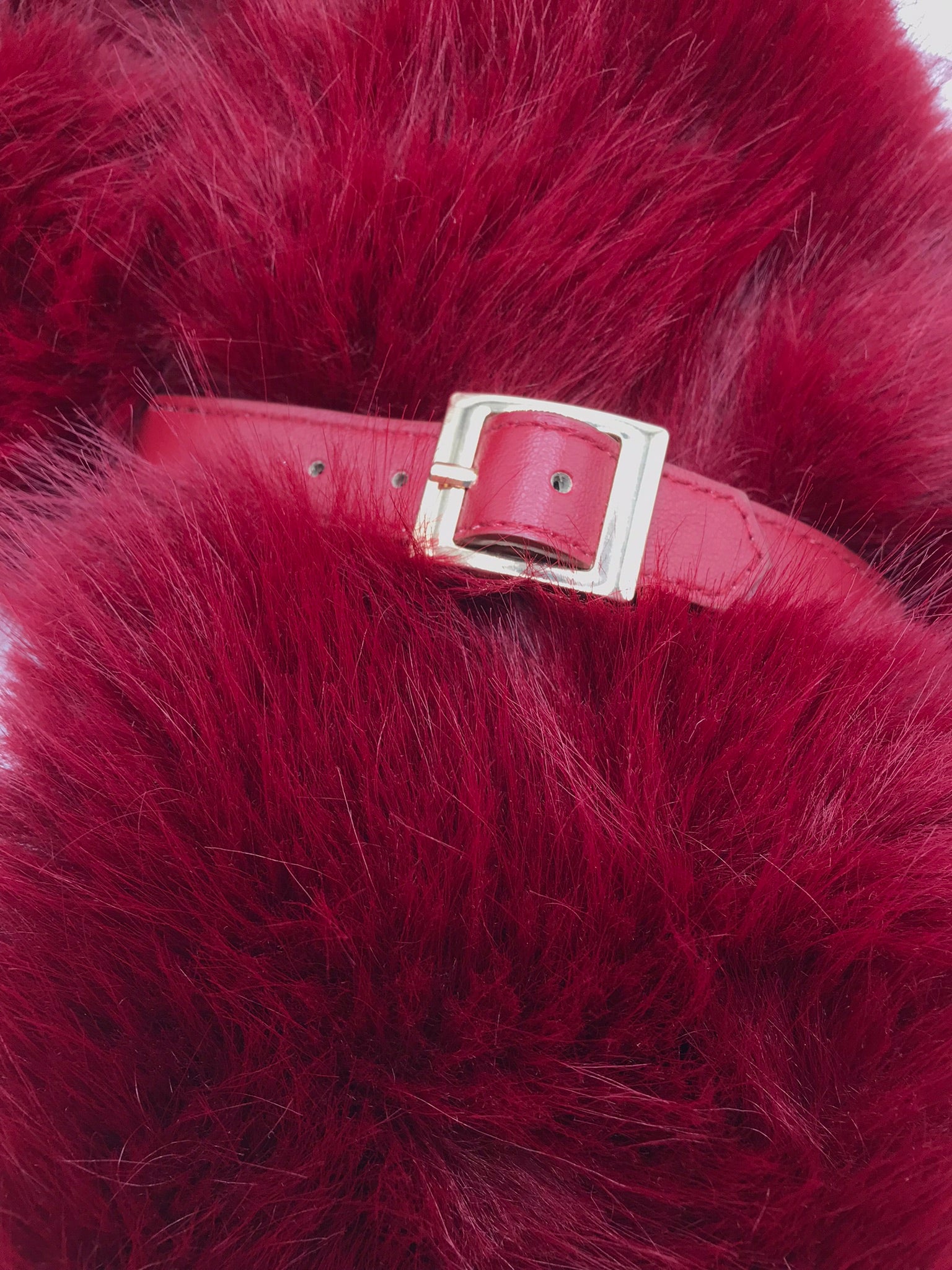 CACHECOL PELOS BORDO FECHO CINTO FIVELA