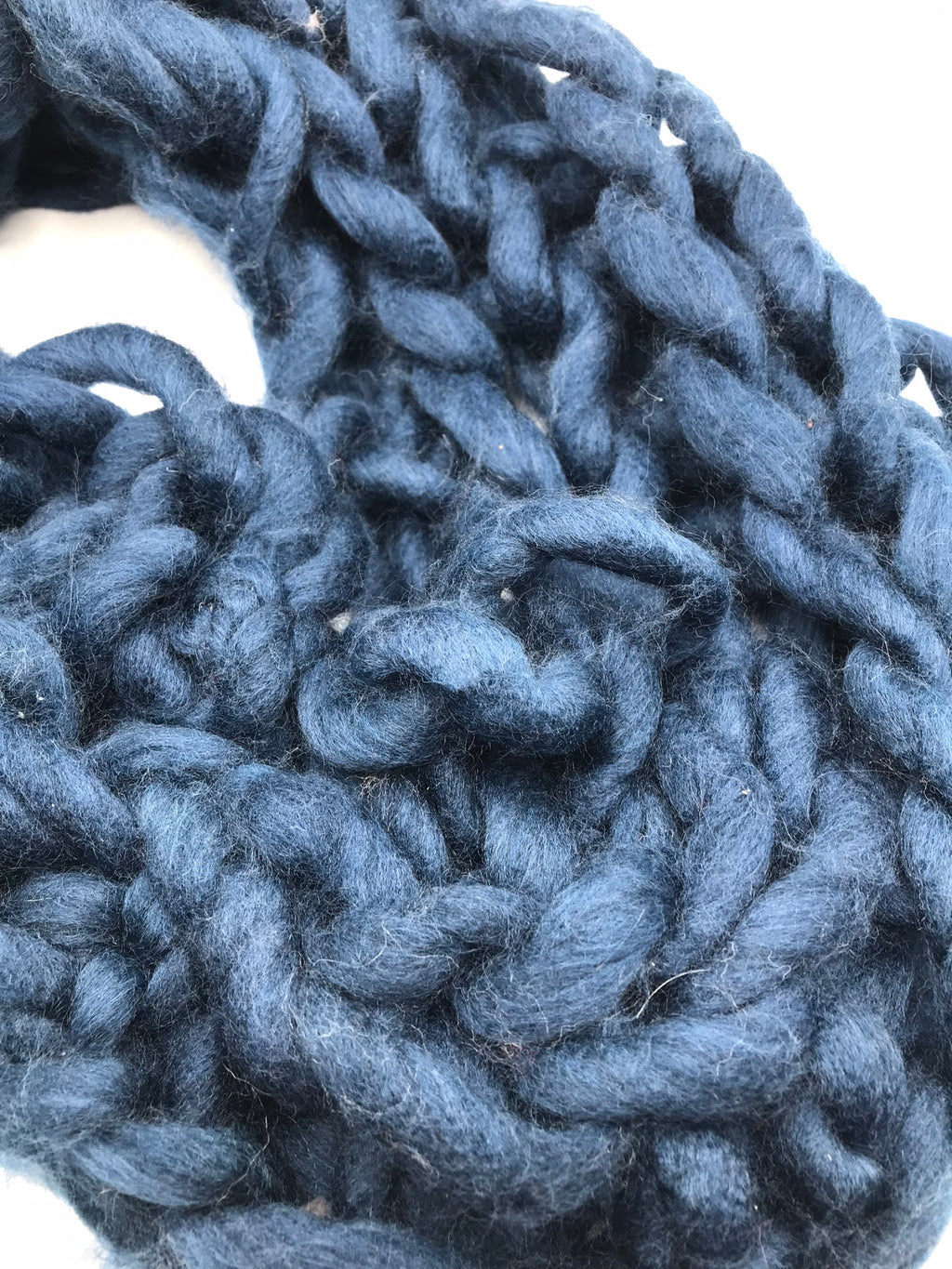 CACHECOL LÃ AZUL MARINHO CIRCULAR