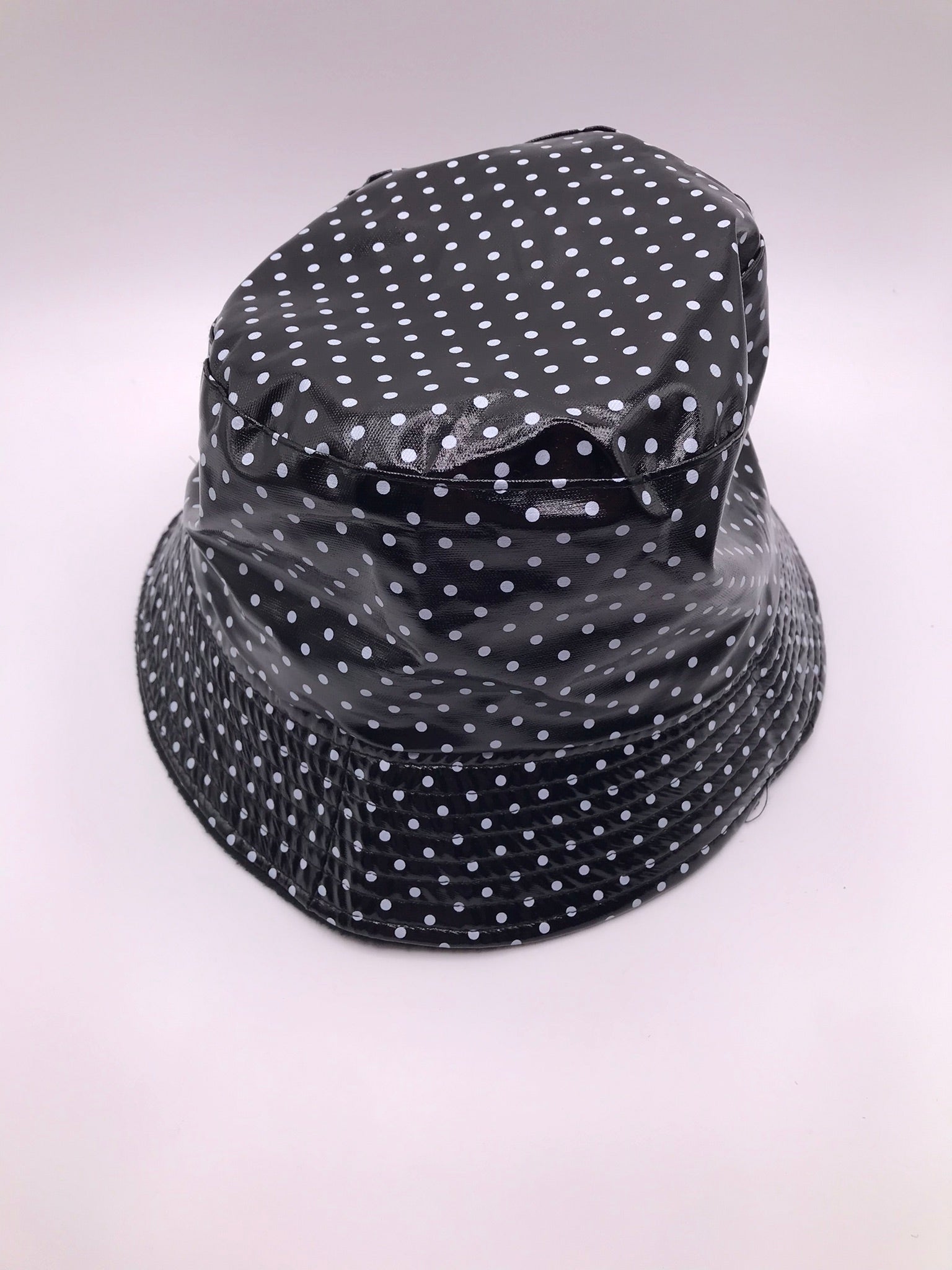 CHAPÉU NEW COLLECTION CHUVA REVERSÍVEL PRETO PADRÃO BOLAS BRANCAS INTERNO CAMURÇA PRETO