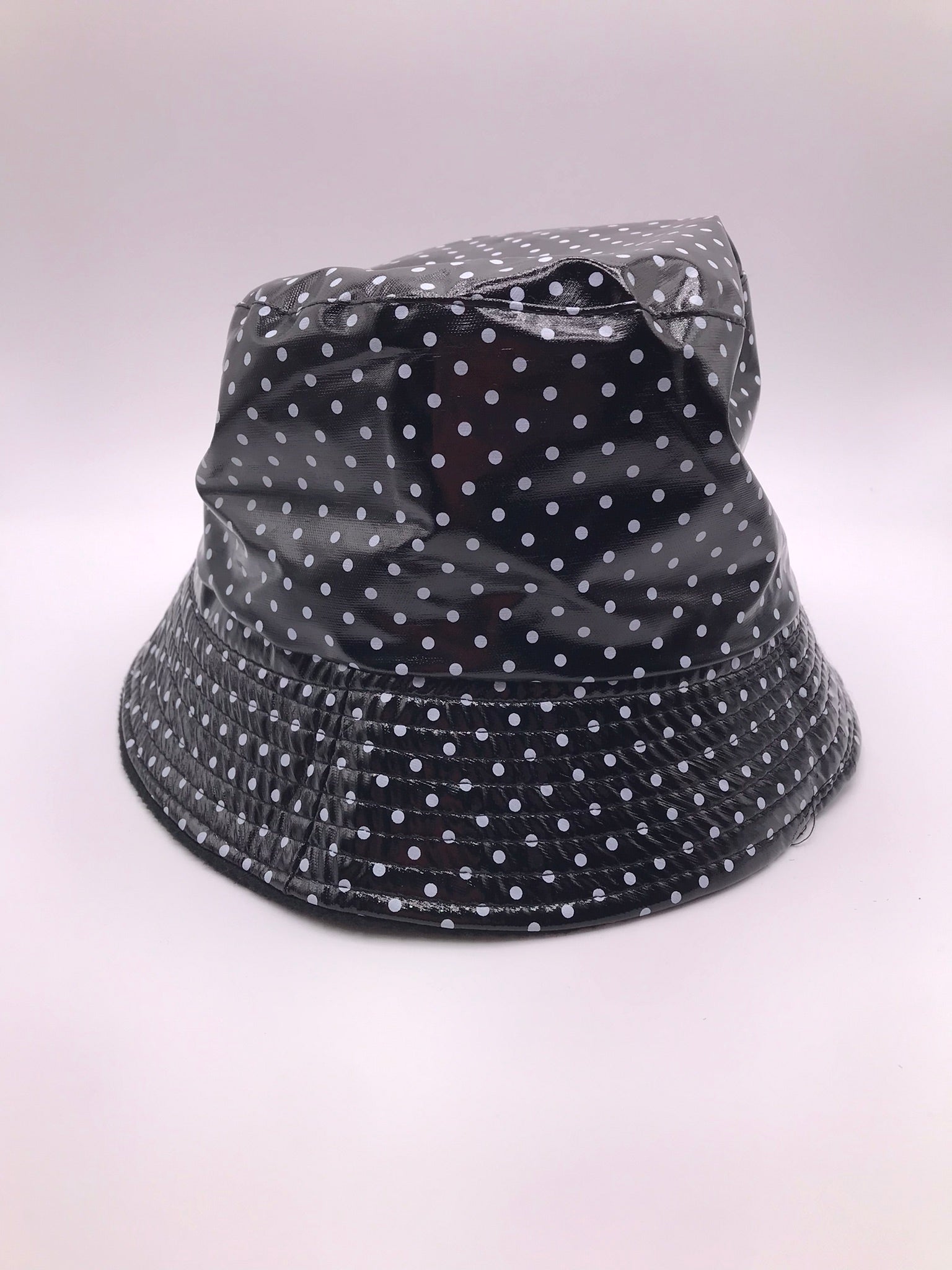 CHAPÉU NEW COLLECTION CHUVA REVERSÍVEL PRETO PADRÃO BOLAS BRANCAS INTERNO CAMURÇA PRETO