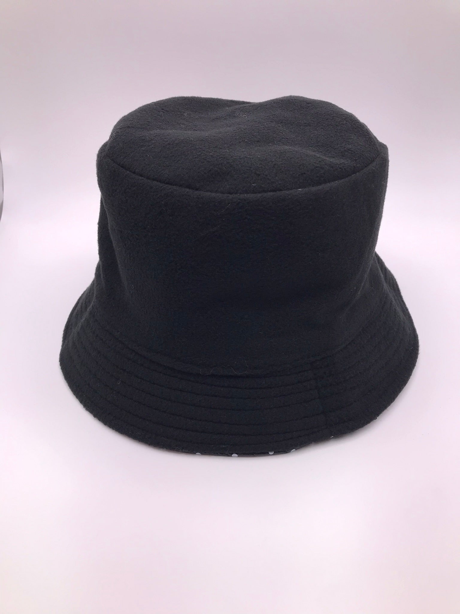 CHAPÉU NEW COLLECTION CHUVA REVERSÍVEL PRETO PADRÃO BOLAS BRANCAS INTERNO CAMURÇA PRETO