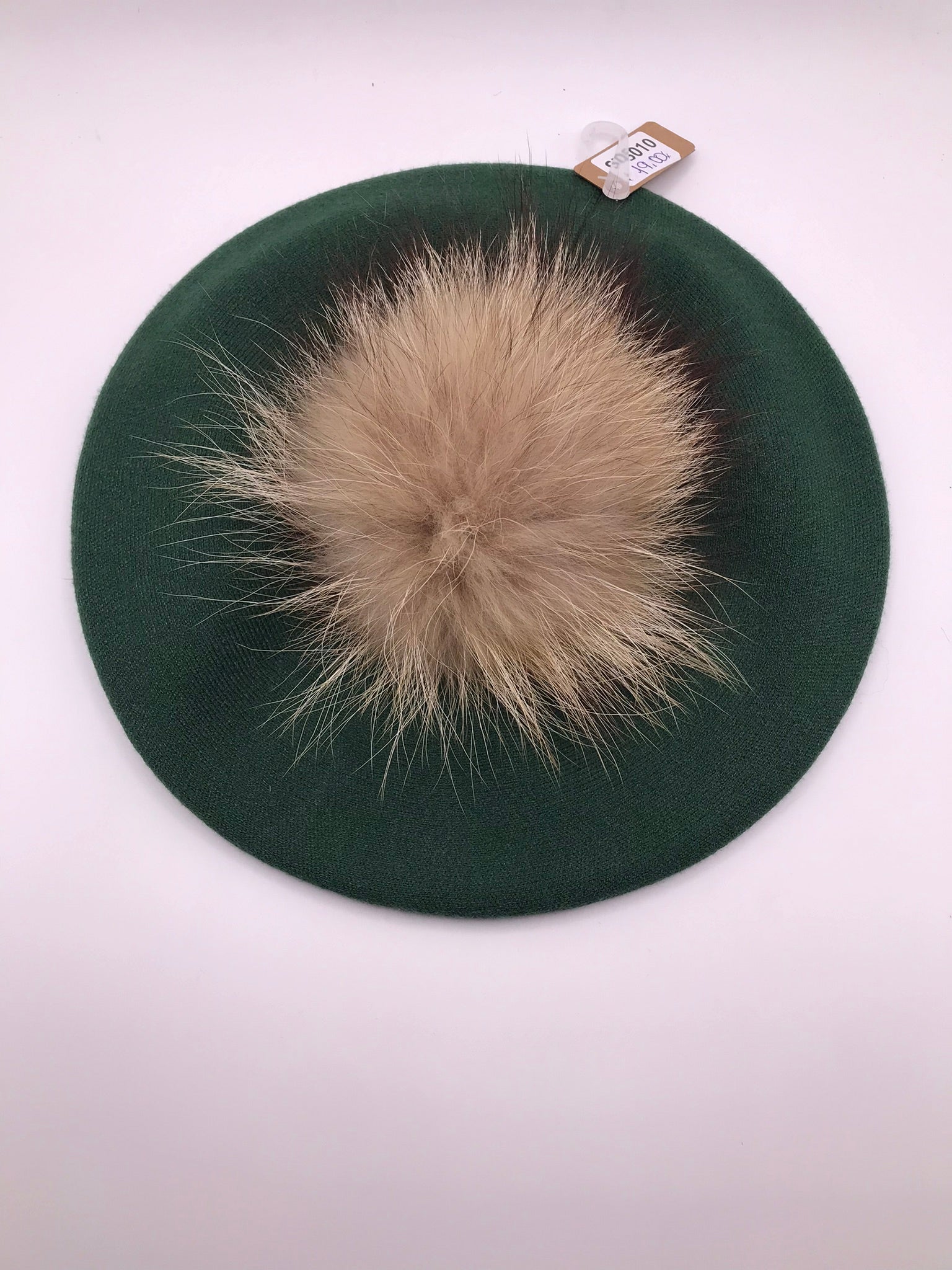 BOINA VERDE POMPOM PELO CASTANHO
