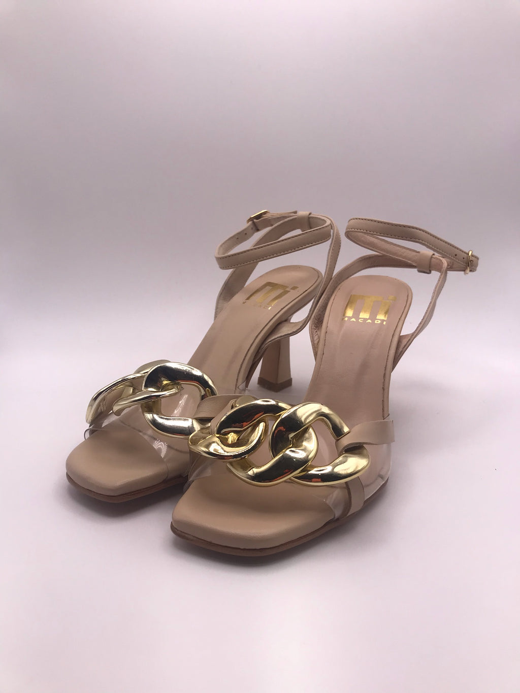 Sandálias de Salto Alto Macadi com Corrente Dourada e Tira Transparente; Calçado Feminino Elegante para Festa e Casamento; Sandália Bege Nude com Fivela no Tornozelo e Design Moderno; Sapatos de Luxo Confortáveis para Verão e Eventos Especiais