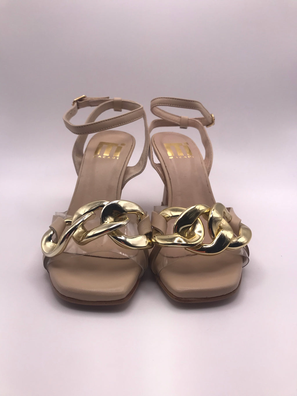 Sandálias de Salto Alto Macadi com Corrente Dourada e Tira Transparente; Calçado Feminino Elegante para Festa e Casamento; Sandália Bege Nude com Fivela no Tornozelo e Design Moderno; Sapatos de Luxo Confortáveis para Verão e Eventos Especiais