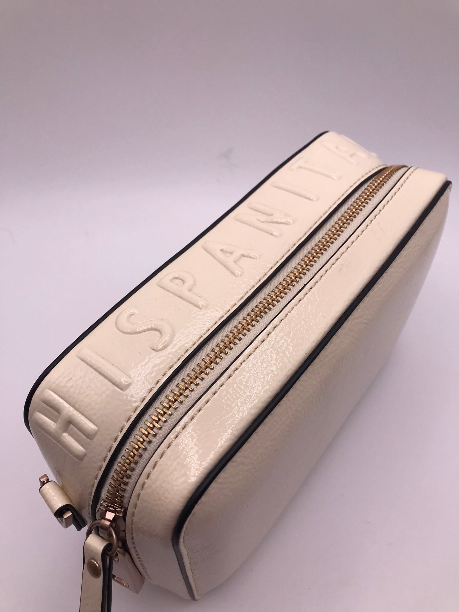 BOLSA CLUTCH HISPANITAS CREME ECO PELE LOGO ALTO RELEVO ALÇA REMOVÍVEL AJUSTÁVEL MALA