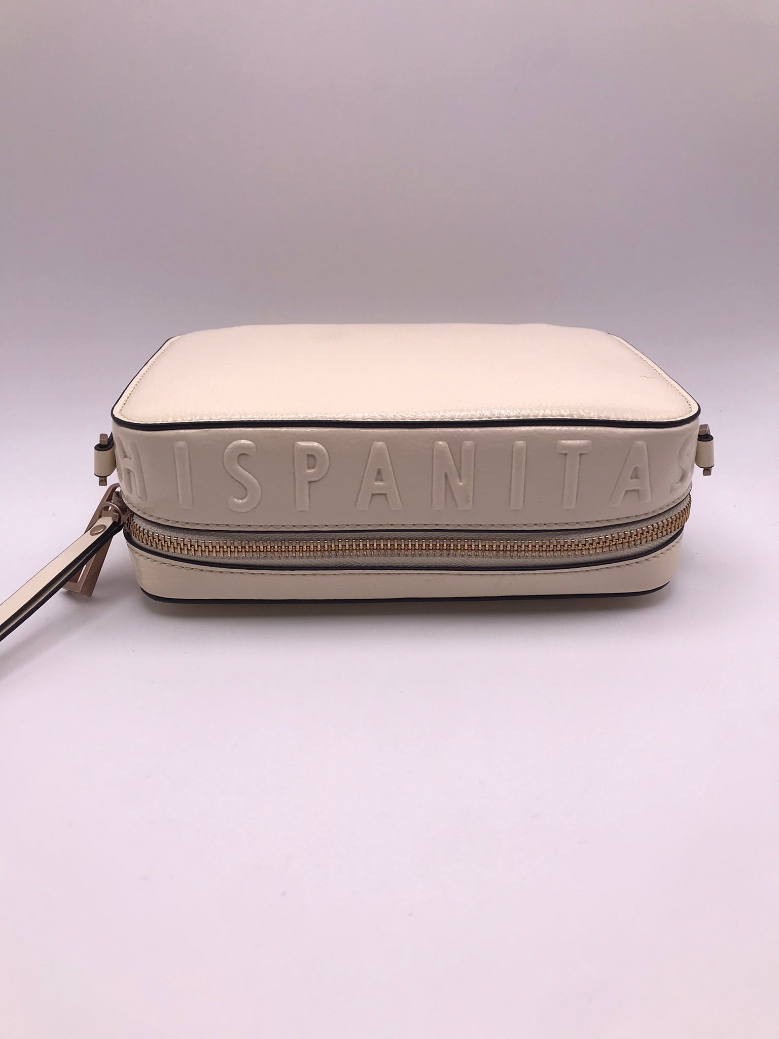 BOLSA CLUTCH HISPANITAS CREME ECO PELE LOGO ALTO RELEVO ALÇA REMOVÍVEL AJUSTÁVEL MALA