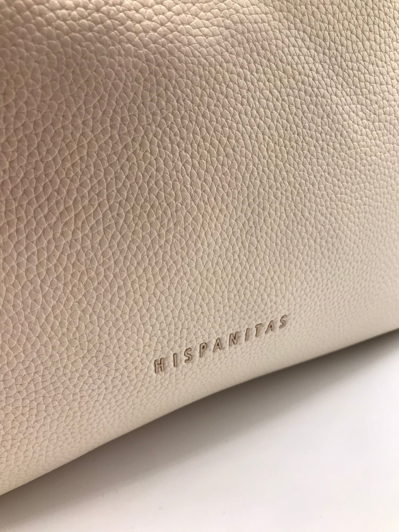 MALA HISPANITAS CREME ECO PELE ALÇA CORDÃO TRANÇADO LOGO BORDADO ALÇA AJUSTÁVEL