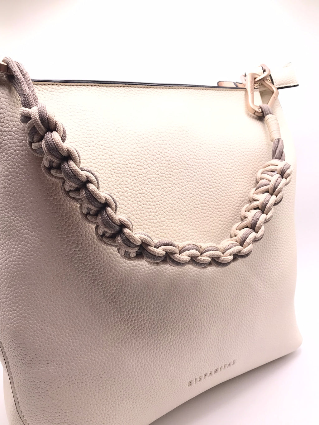 MALA HISPANITAS CREME ECO PELE ALÇA CORDÃO TRANÇADO LOGO BORDADO ALÇA AJUSTÁVEL