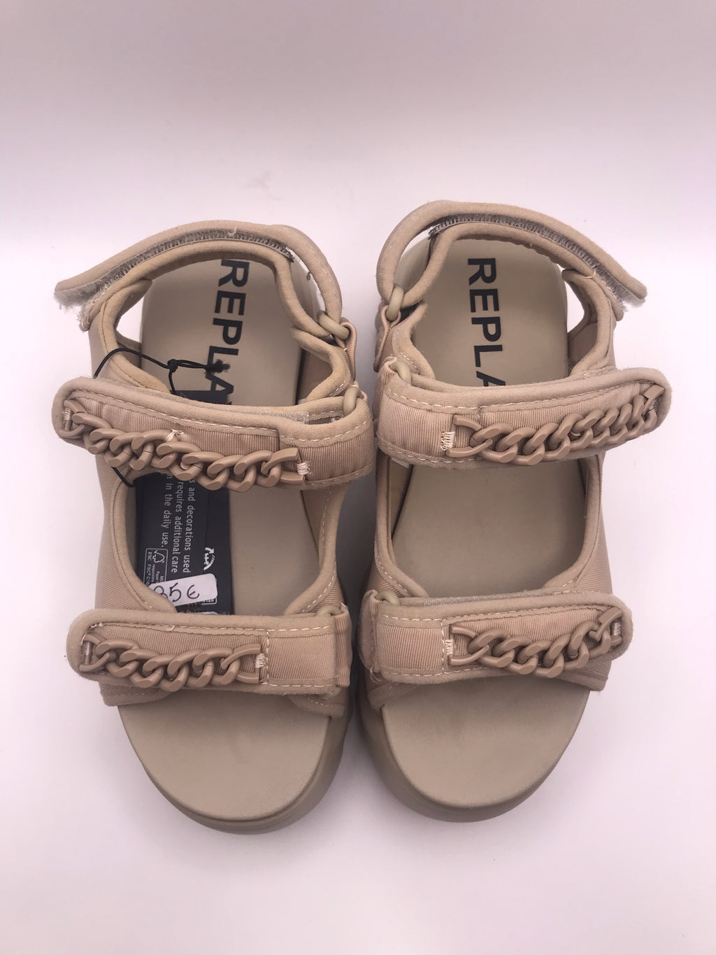 Sandeira Plataforma Chunky Replay; Sandália Bege Feminina Sola Tratorada Confortável Com Corrente Decorativa e Ajuste de Velcro; Verão Moda Jovem