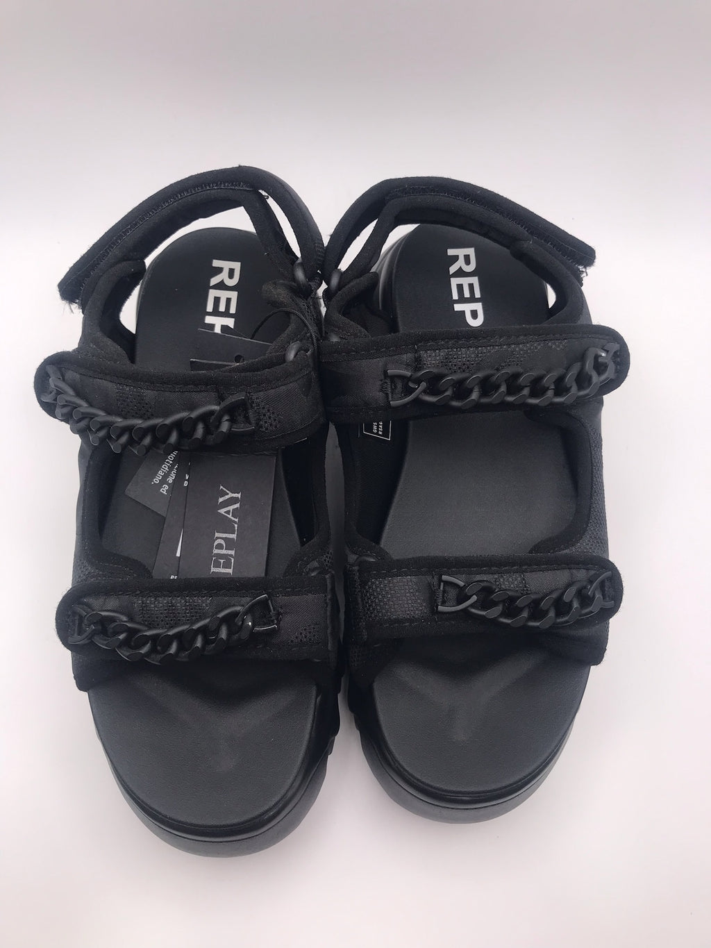 Sandeira Plataforma Chunky Replay; Sandália Preta Feminina Sola Tratorada Confortável Com Corrente Decorativa e Ajuste de Velcro; Verão Moda Jovem