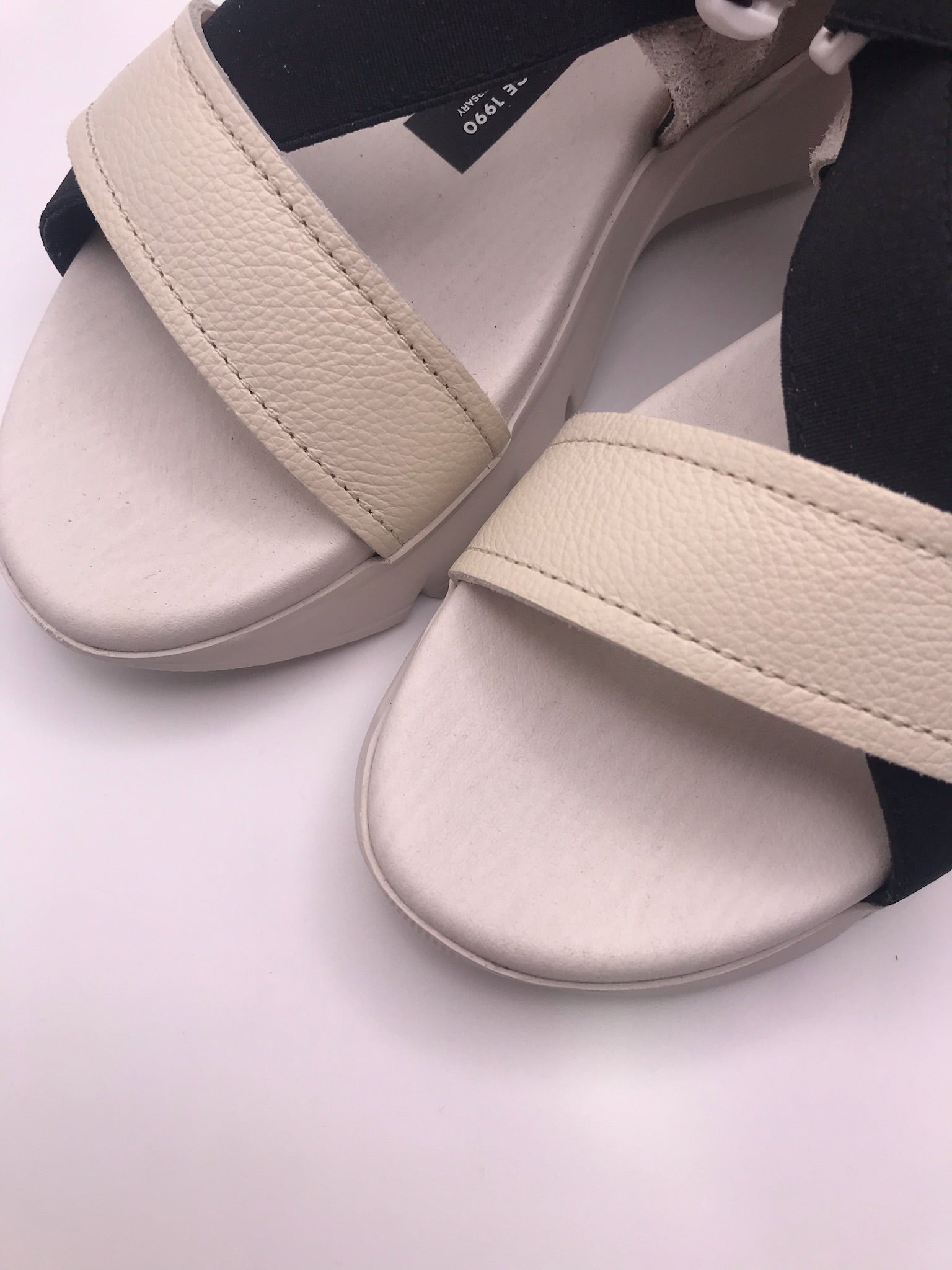 Sandálias Hispanitas Mulher Bege e Preto; Sandálias de Plataforma Estilo Desportivo em Pele; Tiras Elásticas Cruzadas com Velcro e Conforto Extra