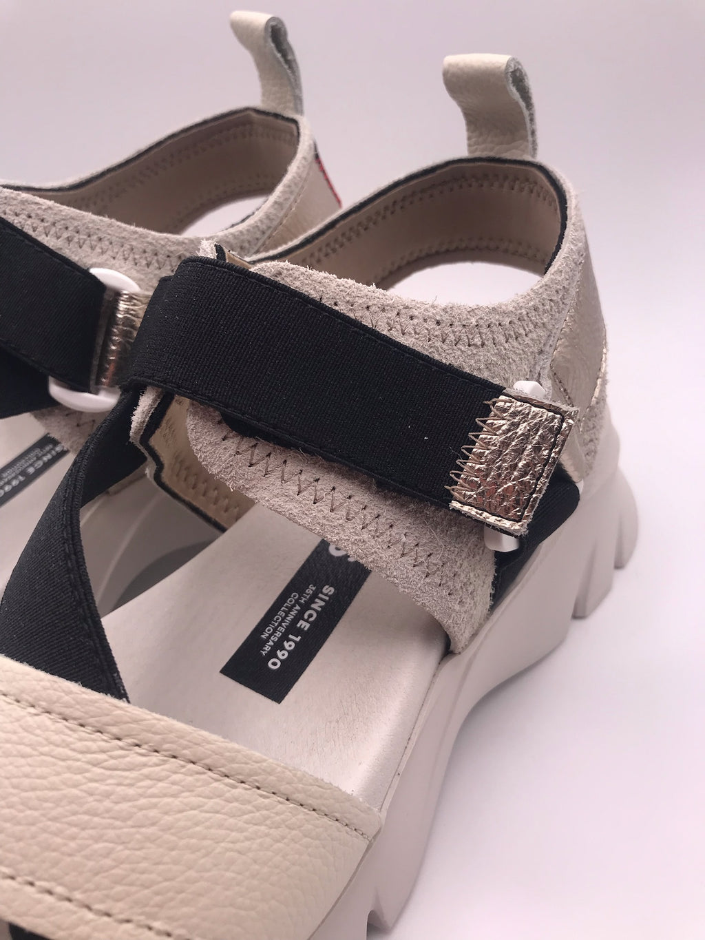 Sandálias Hispanitas Mulher Bege e Preto; Sandálias de Plataforma Estilo Desportivo em Pele; Tiras Elásticas Cruzadas com Velcro e Conforto Extra