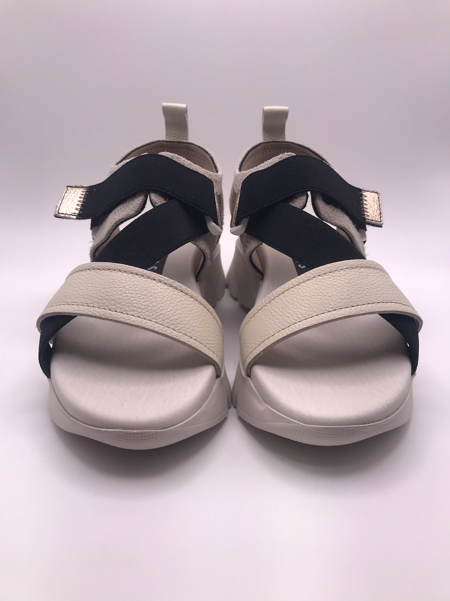 Sandálias Hispanitas Mulher Bege e Preto; Sandálias de Plataforma Estilo Desportivo em Pele; Tiras Elásticas Cruzadas com Velcro e Conforto Extra