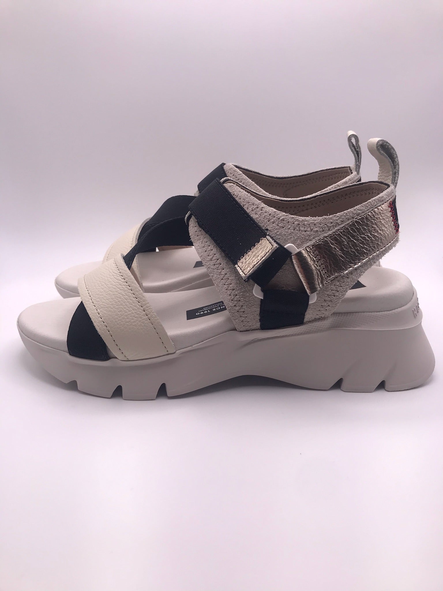 Sandálias Hispanitas Mulher Bege e Preto; Sandálias de Plataforma Estilo Desportivo em Pele; Tiras Elásticas Cruzadas com Velcro e Conforto Extra