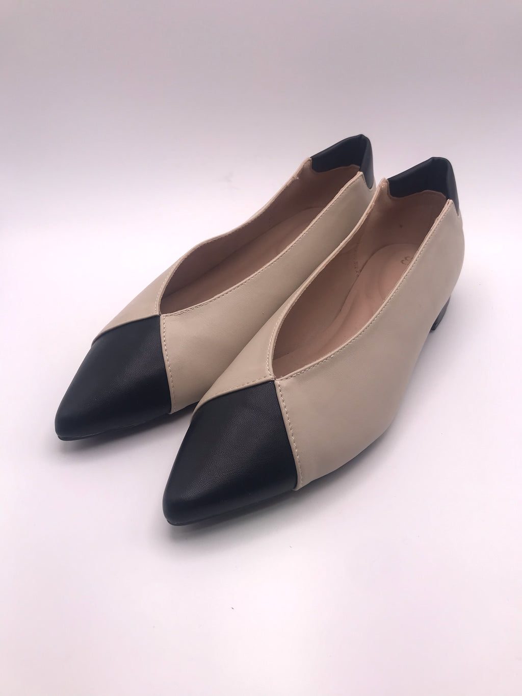 Sapatos Buonarotti de Mulher Bicolores Beges e Pretos; Sabrinas Elegantes com Biqueira Fina; Calçado de Senhora Clássico Casual; Sapatos de Salto Baixo Confortáveis Moda Portugal