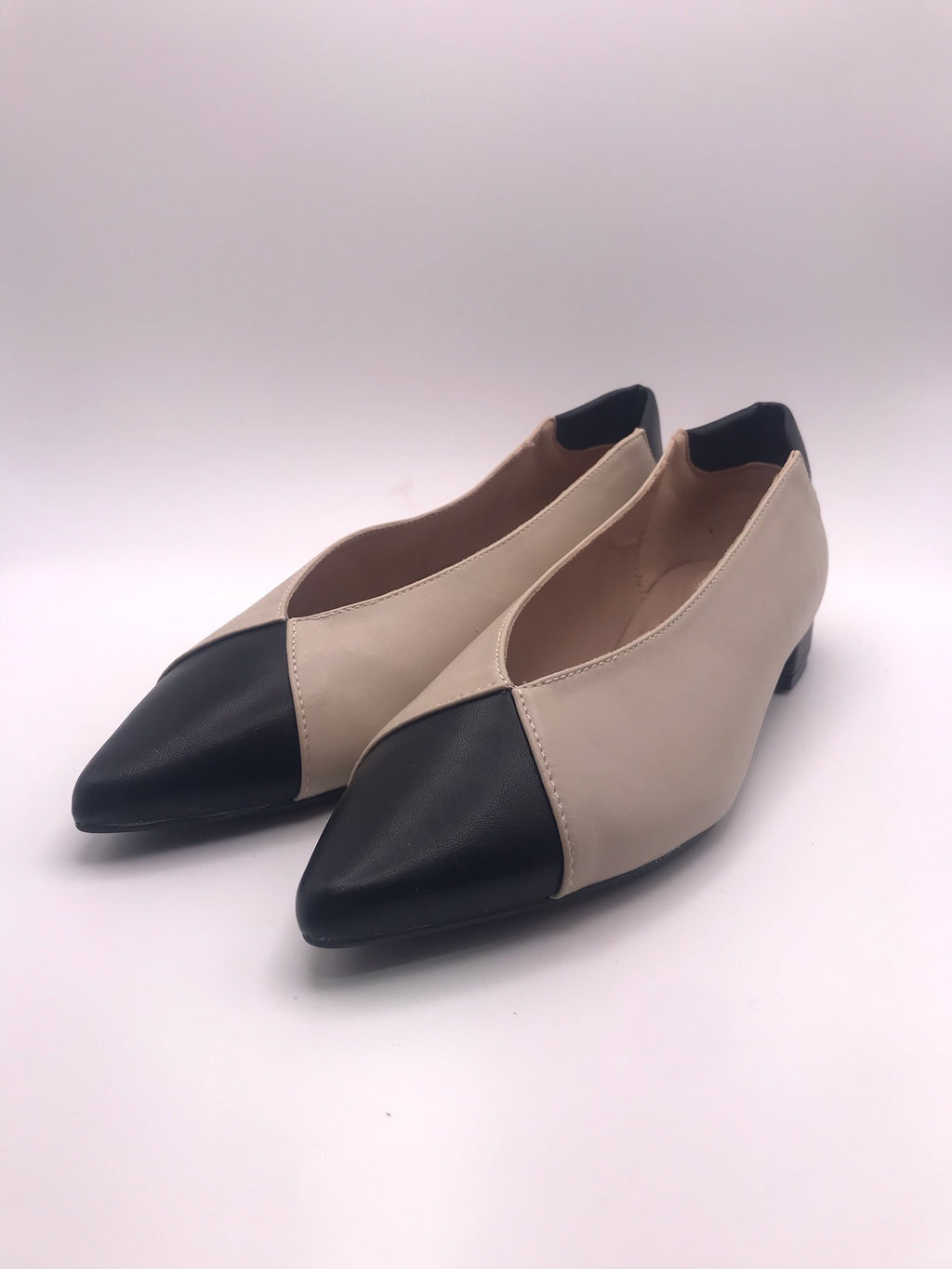 Sapatos Buonarotti de Mulher Bicolores Beges e Pretos; Sabrinas Elegantes com Biqueira Fina; Calçado de Senhora Clássico Casual; Sapatos de Salto Baixo Confortáveis Moda Portugal