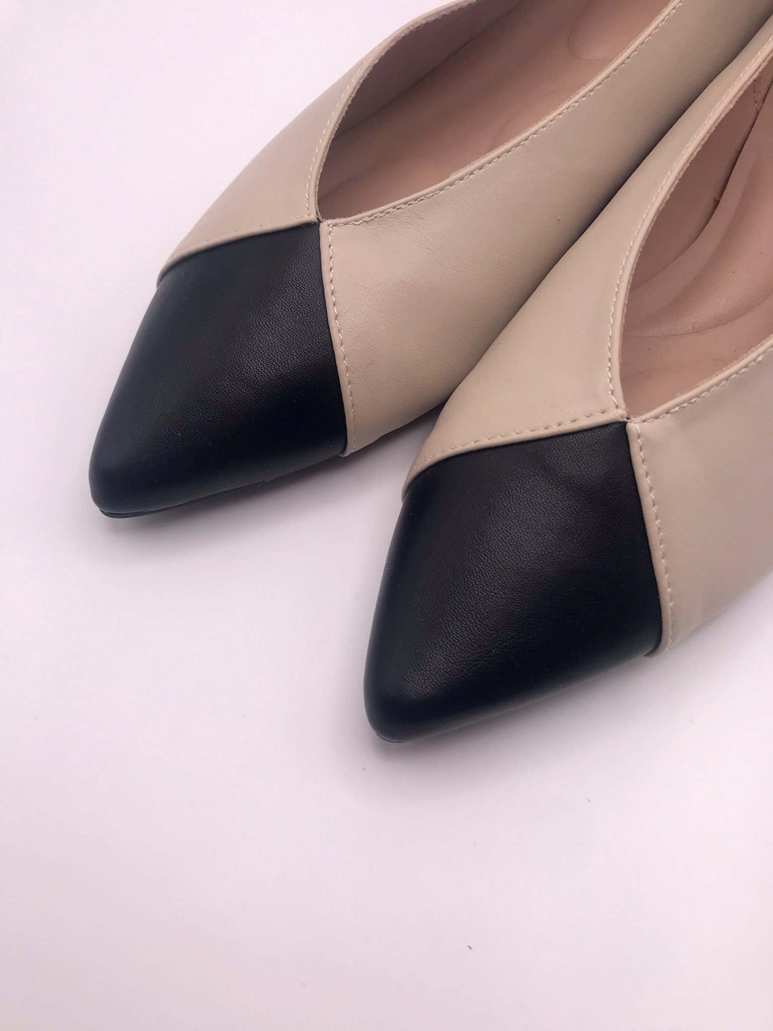 Sapatos Buonarotti de Mulher Bicolores Beges e Pretos; Sabrinas Elegantes com Biqueira Fina; Calçado de Senhora Clássico Casual; Sapatos de Salto Baixo Confortáveis Moda Portugal