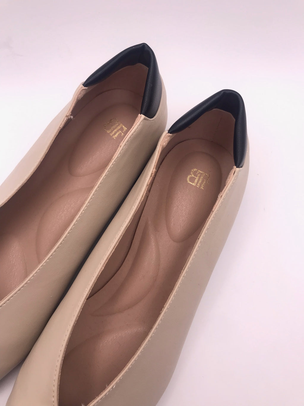Sapatos Buonarotti de Mulher Bicolores Beges e Pretos; Sabrinas Elegantes com Biqueira Fina; Calçado de Senhora Clássico Casual; Sapatos de Salto Baixo Confortáveis Moda Portugal