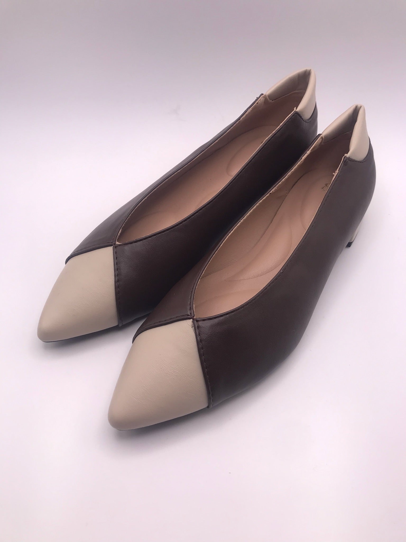 Sapatos Buonarotti de Mulher Bicolores Beges e Pretos; Sabrinas Elegantes com Biqueira Fina; Calçado de Senhora Clássico Casual; Sapatos de Salto Baixo Confortáveis Moda Portugal
