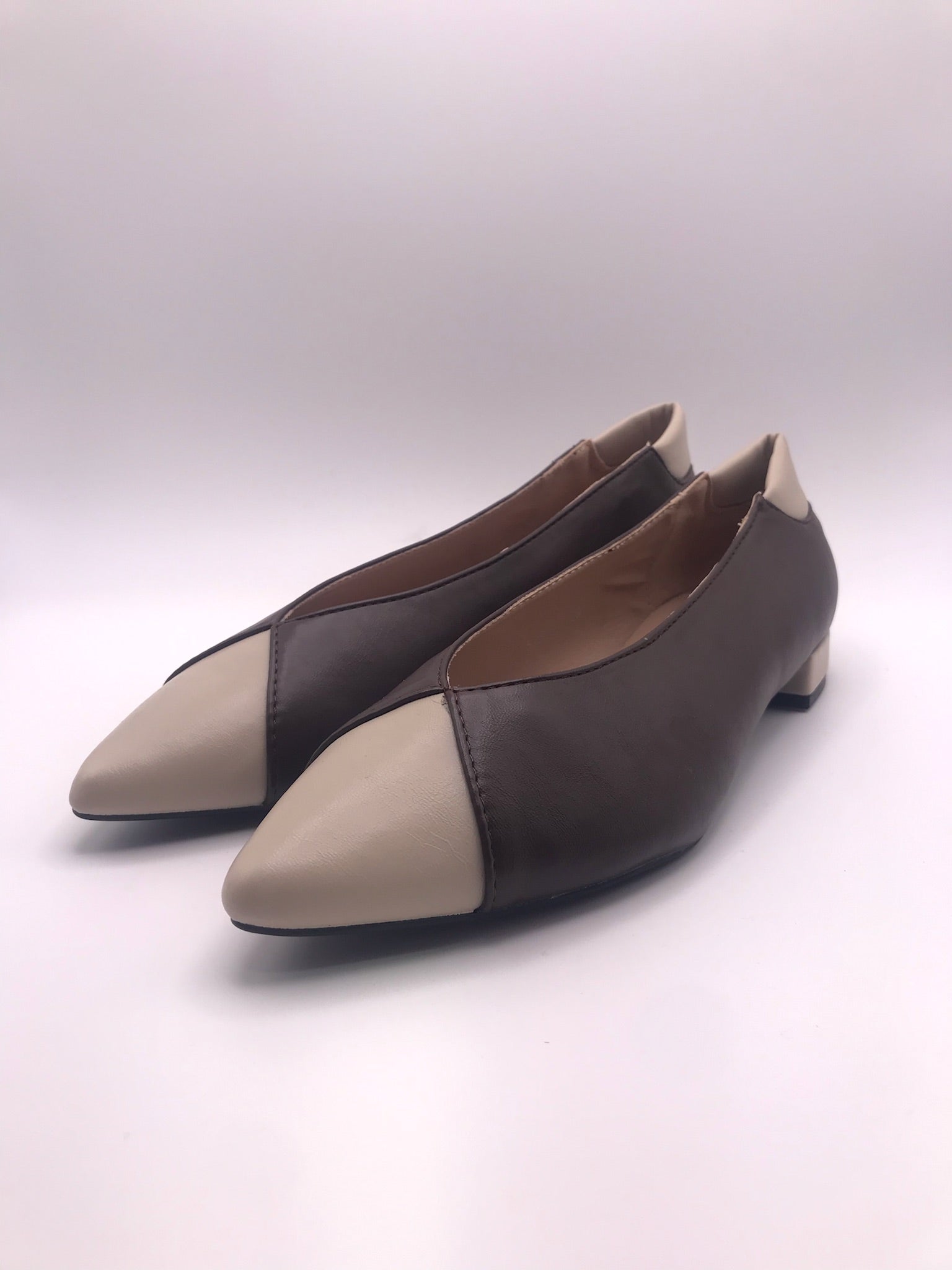 Sapatos Buonarotti de Mulher Bicolores Beges e Pretos; Sabrinas Elegantes com Biqueira Fina; Calçado de Senhora Clássico Casual; Sapatos de Salto Baixo Confortáveis Moda Portugal