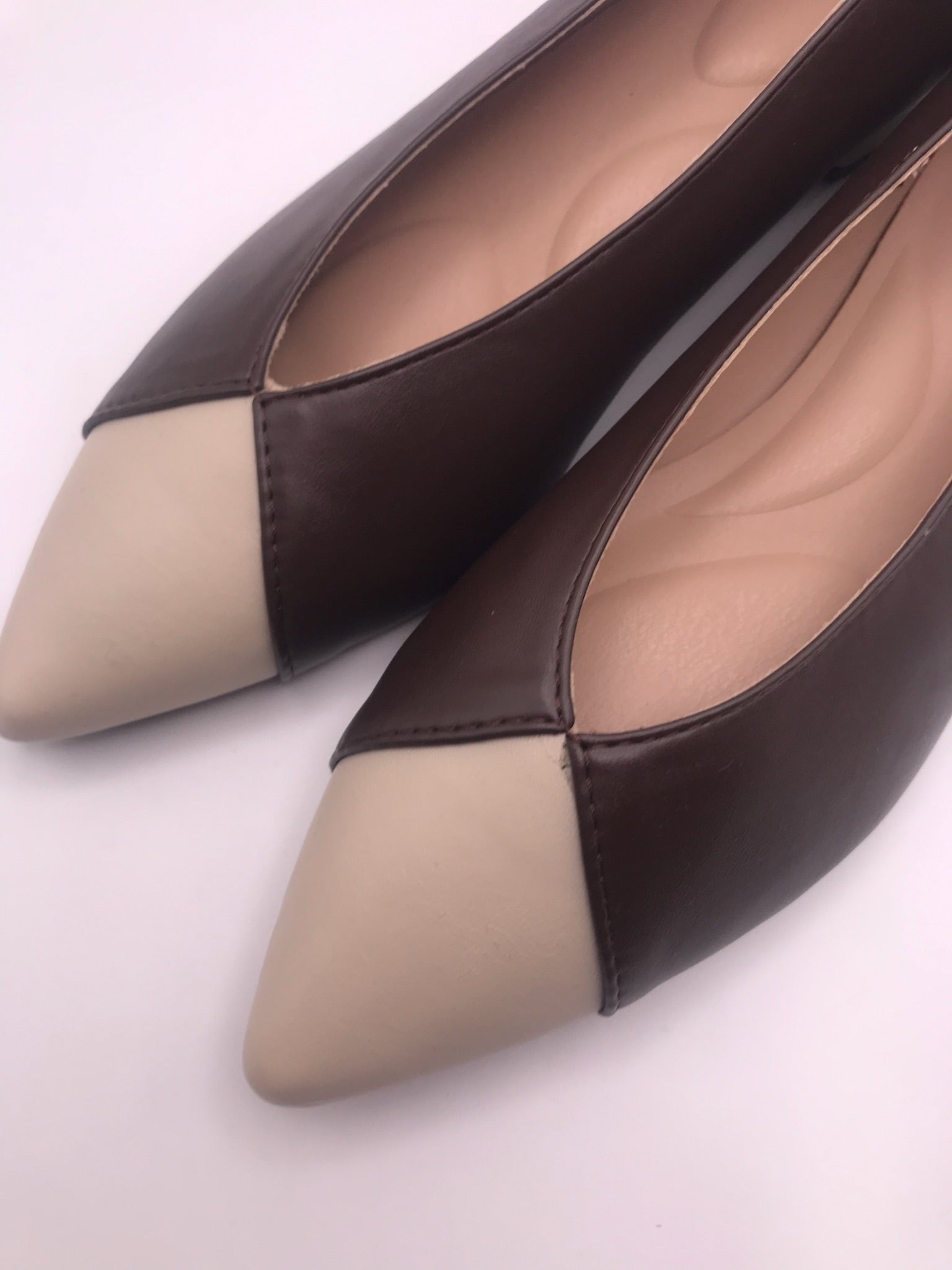 Sapatos Buonarotti de Mulher Bicolores Beges e Pretos; Sabrinas Elegantes com Biqueira Fina; Calçado de Senhora Clássico Casual; Sapatos de Salto Baixo Confortáveis Moda Portugal