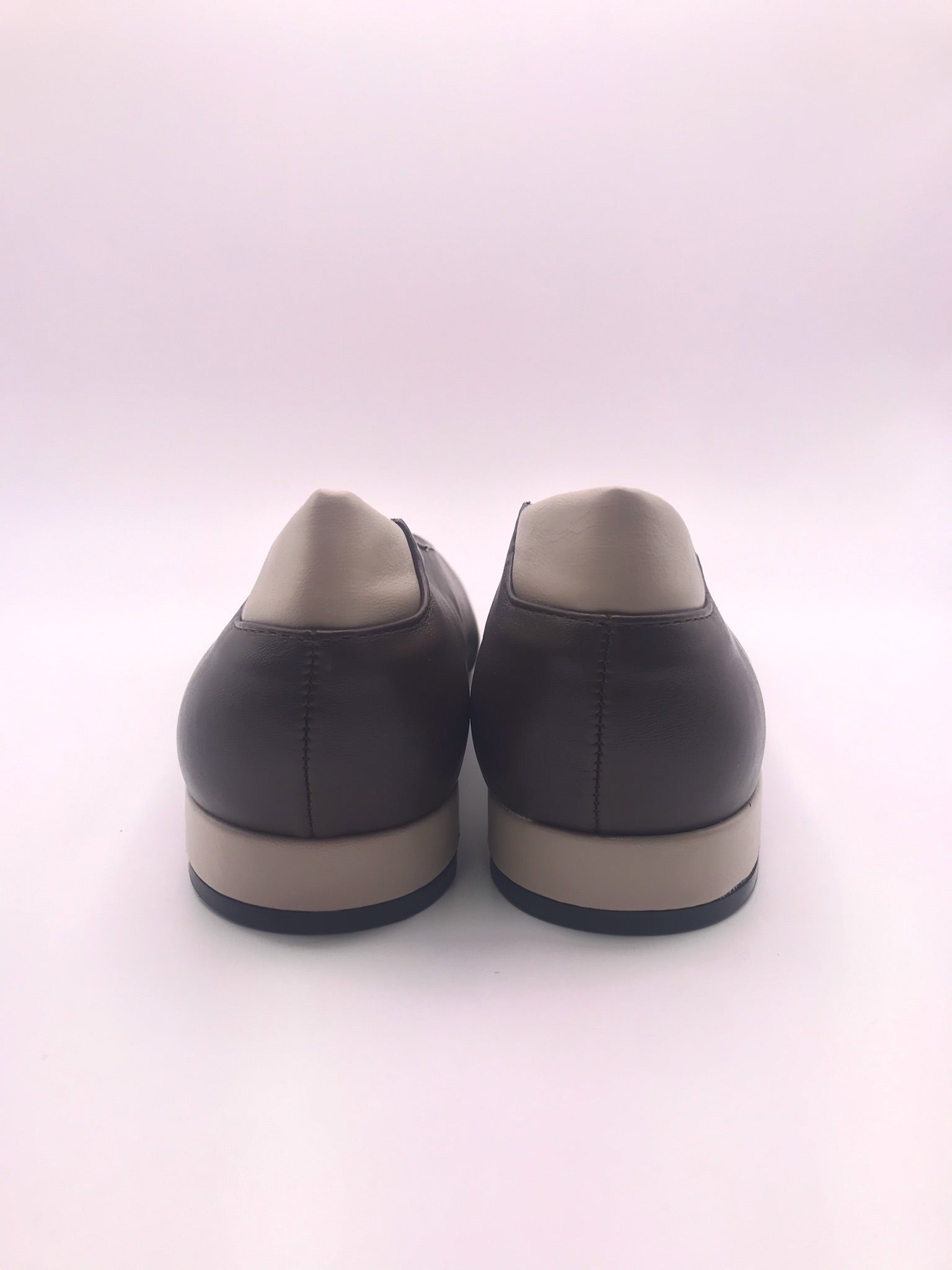 Sapatos Buonarotti de Mulher Bicolores Beges e Pretos; Sabrinas Elegantes com Biqueira Fina; Calçado de Senhora Clássico Casual; Sapatos de Salto Baixo Confortáveis Moda Portugal