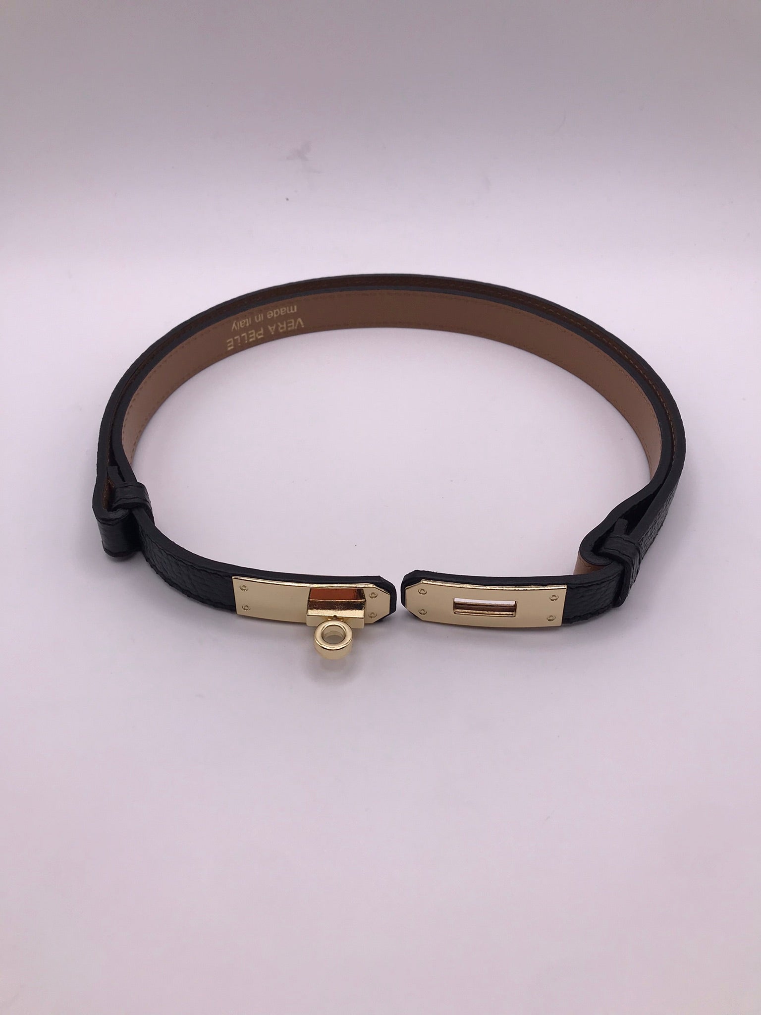 Cinto Vera Pelle Feminino Fino em Pele, Correia preto Ajustável com Fivela Dourada Elegante, Acessório de Moda de Luxo para Vestido e Calças