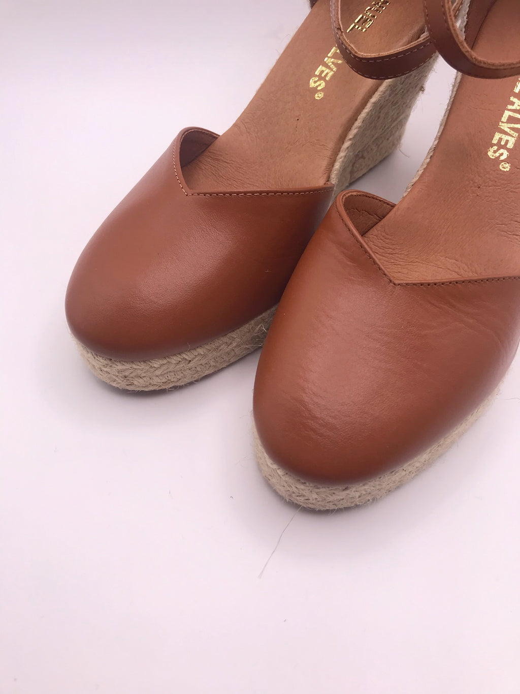 Alpercatas de Cunha em Pele Castanha Senhora Manuel; Sandálias Salto Médio com Tira no Tornozelo; Sapatos de Corda Confortáveis para Verão