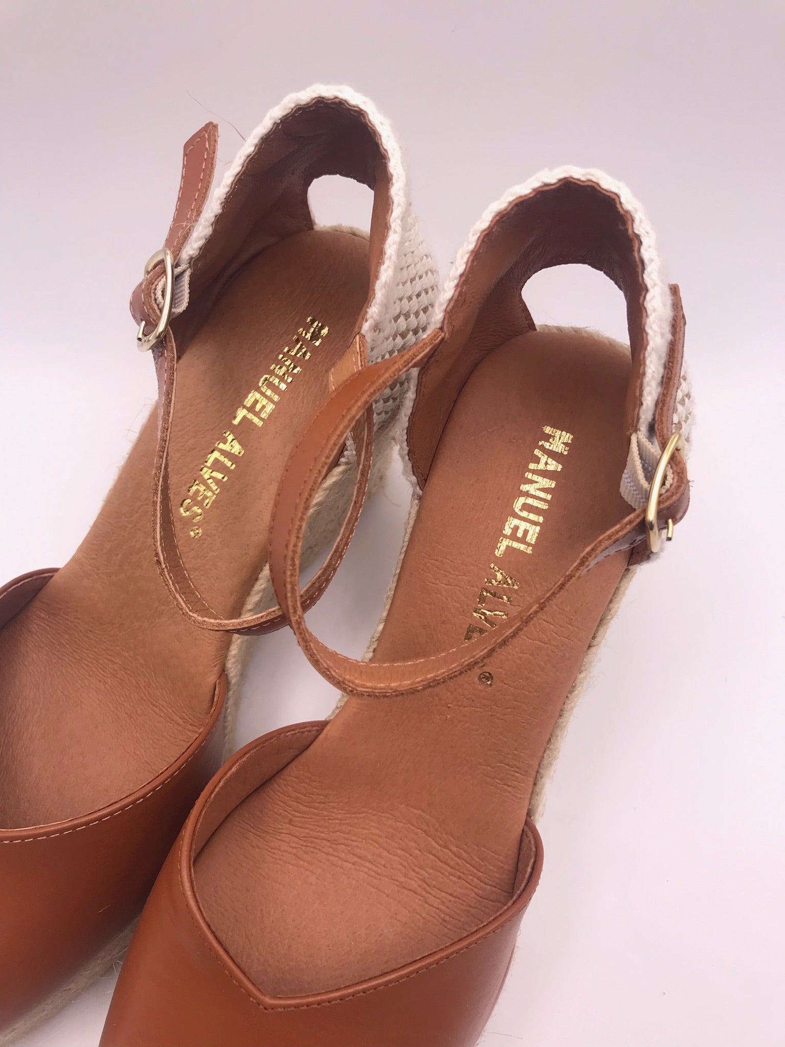 Alpercatas de Cunha em Pele Castanha Senhora Manuel; Sandálias Salto Médio com Tira no Tornozelo; Sapatos de Corda Confortáveis para Verão