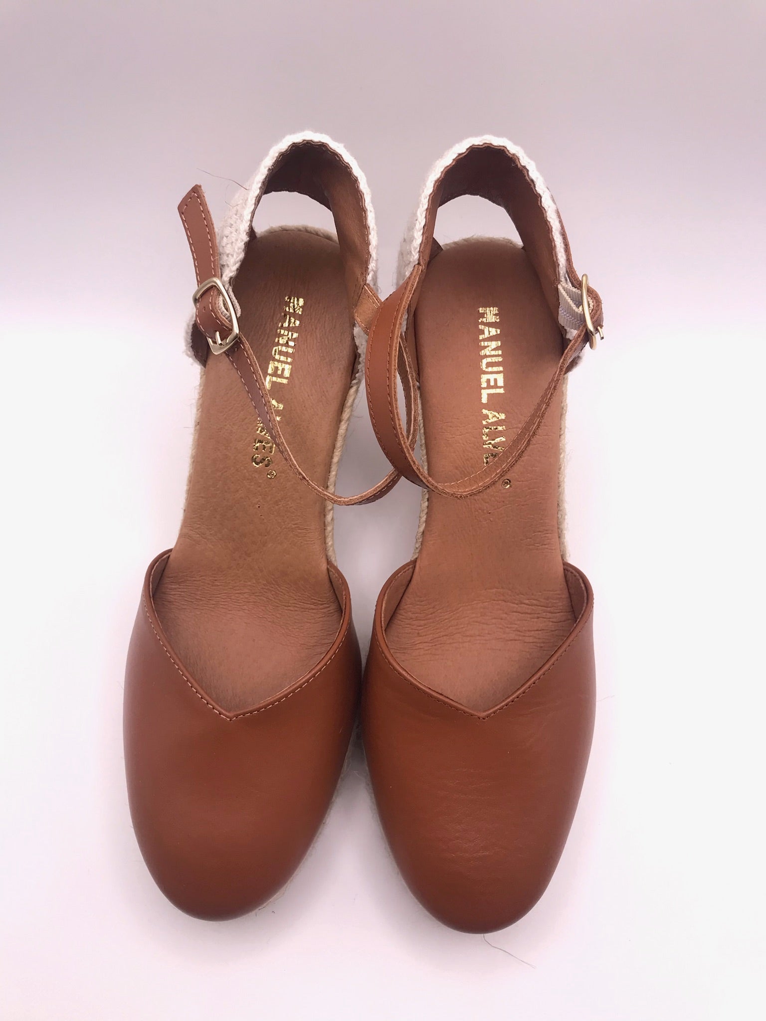 Alpercatas de Cunha em Pele Castanha Senhora Manuel; Sandálias Salto Médio com Tira no Tornozelo; Sapatos de Corda Confortáveis para Verão
