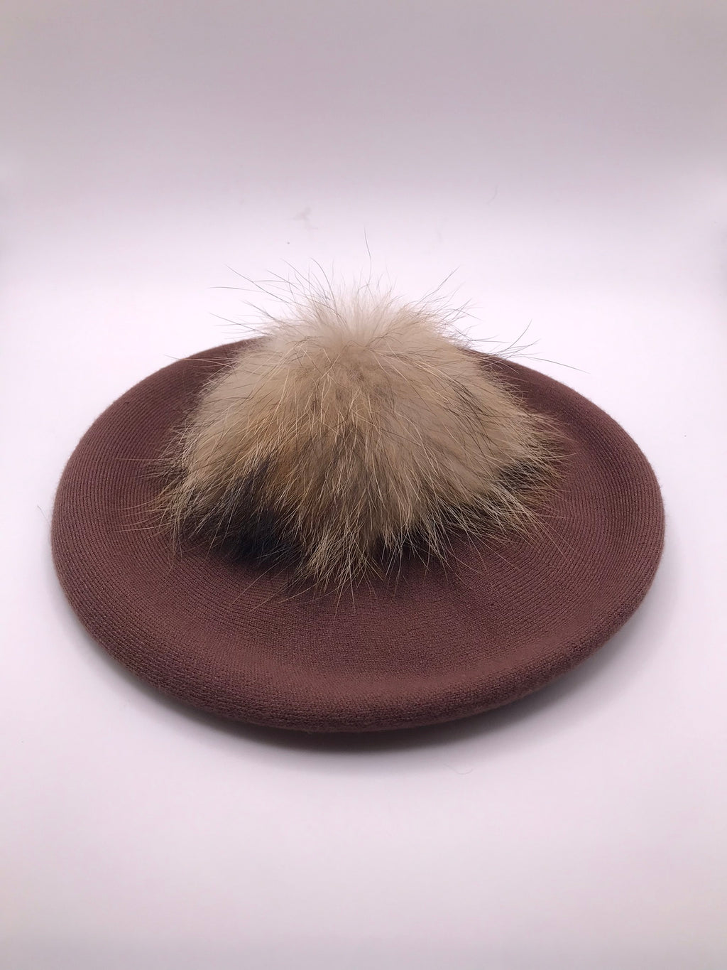 BOINA CASTANHO POMPOM PELO CASTANHO