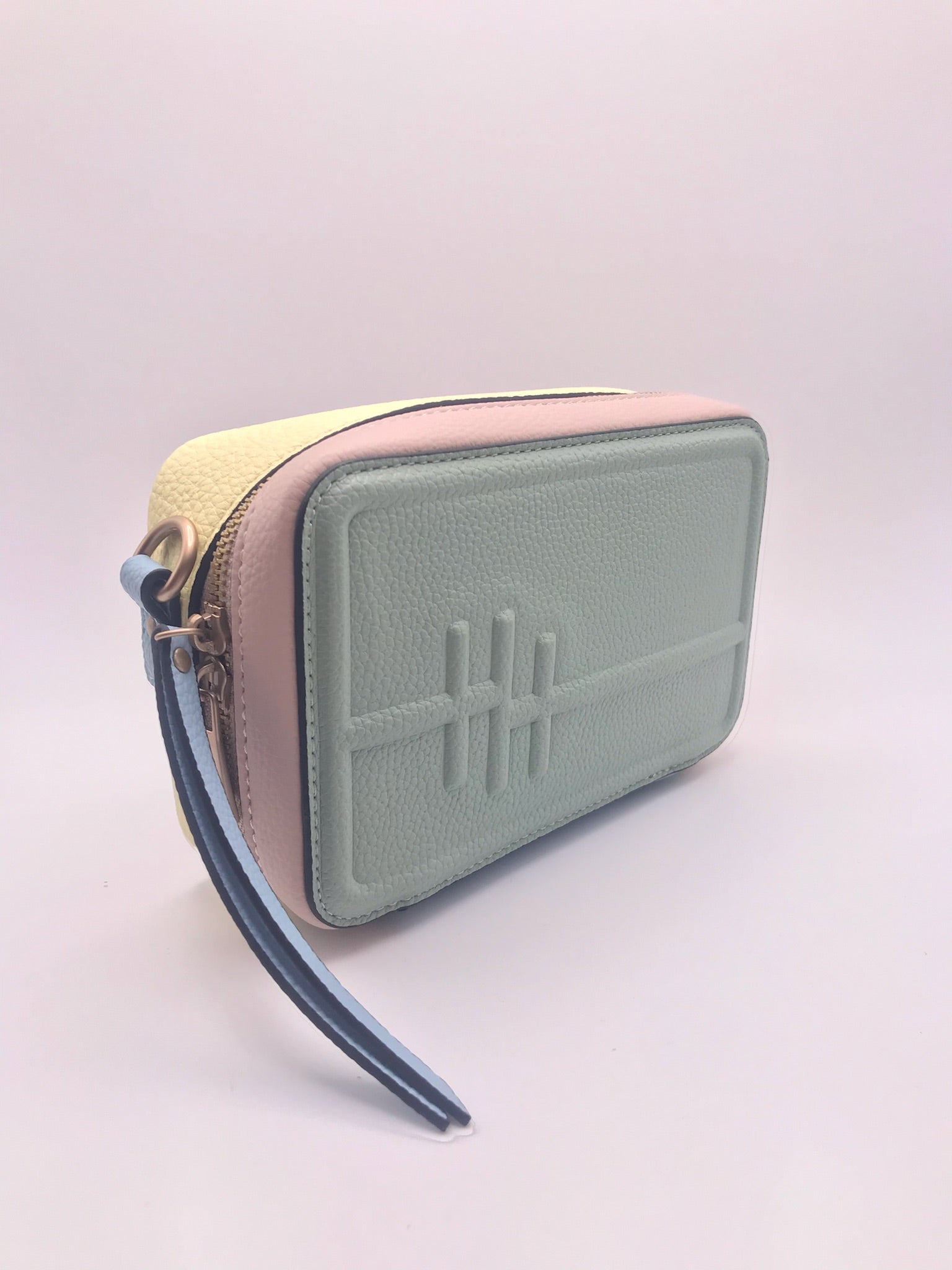 BOLSA CLUTCH HISPANITAS VERDE AZUL AMARELO ROSA TONS PASTEIS ECO PELE LOGO ALTO RELEVO ALÇA REMOVÍVEL AJUSTÁVEL MALA