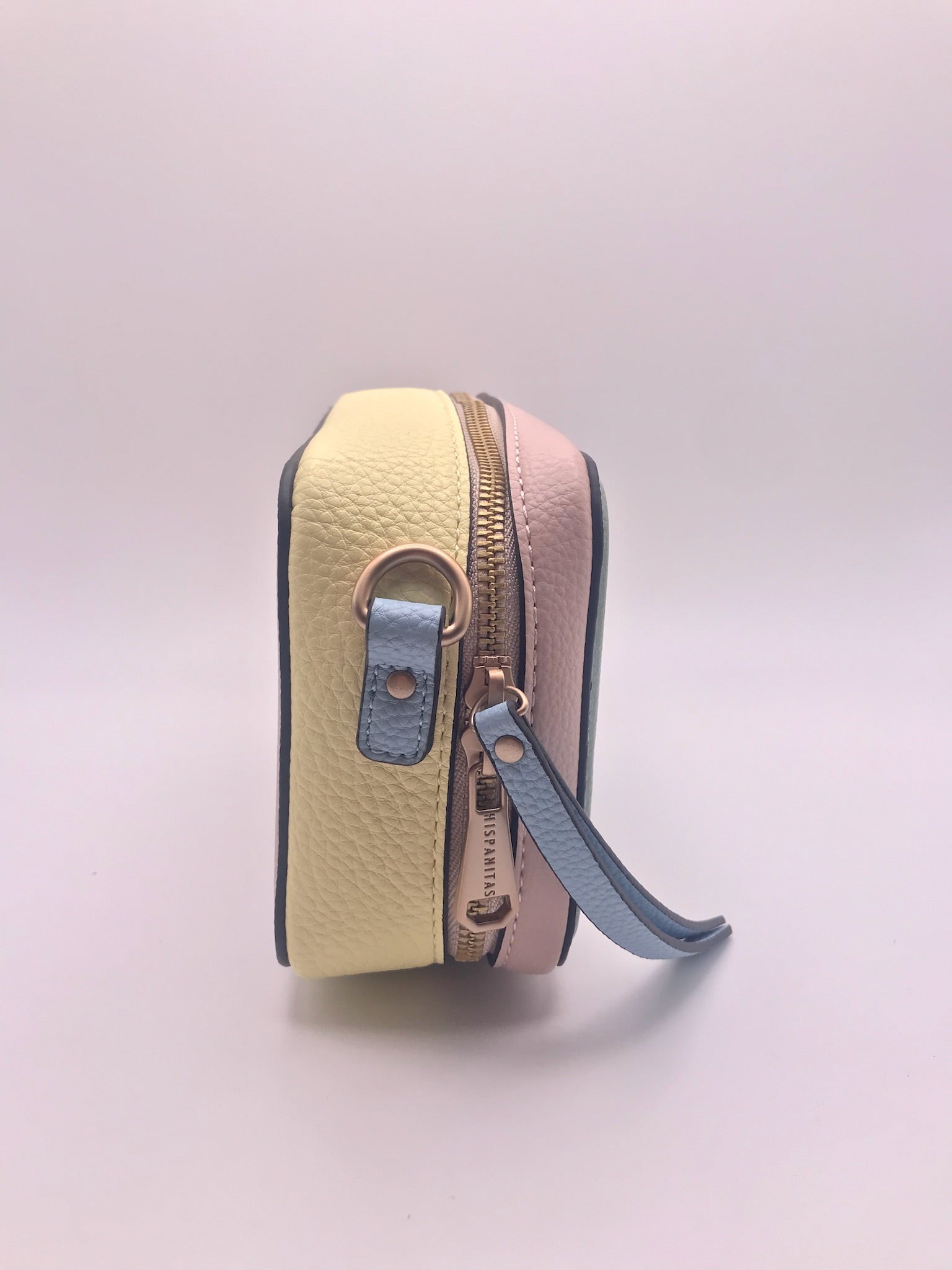 BOLSA CLUTCH HISPANITAS VERDE AZUL AMARELO ROSA TONS PASTEIS ECO PELE LOGO ALTO RELEVO ALÇA REMOVÍVEL AJUSTÁVEL MALA