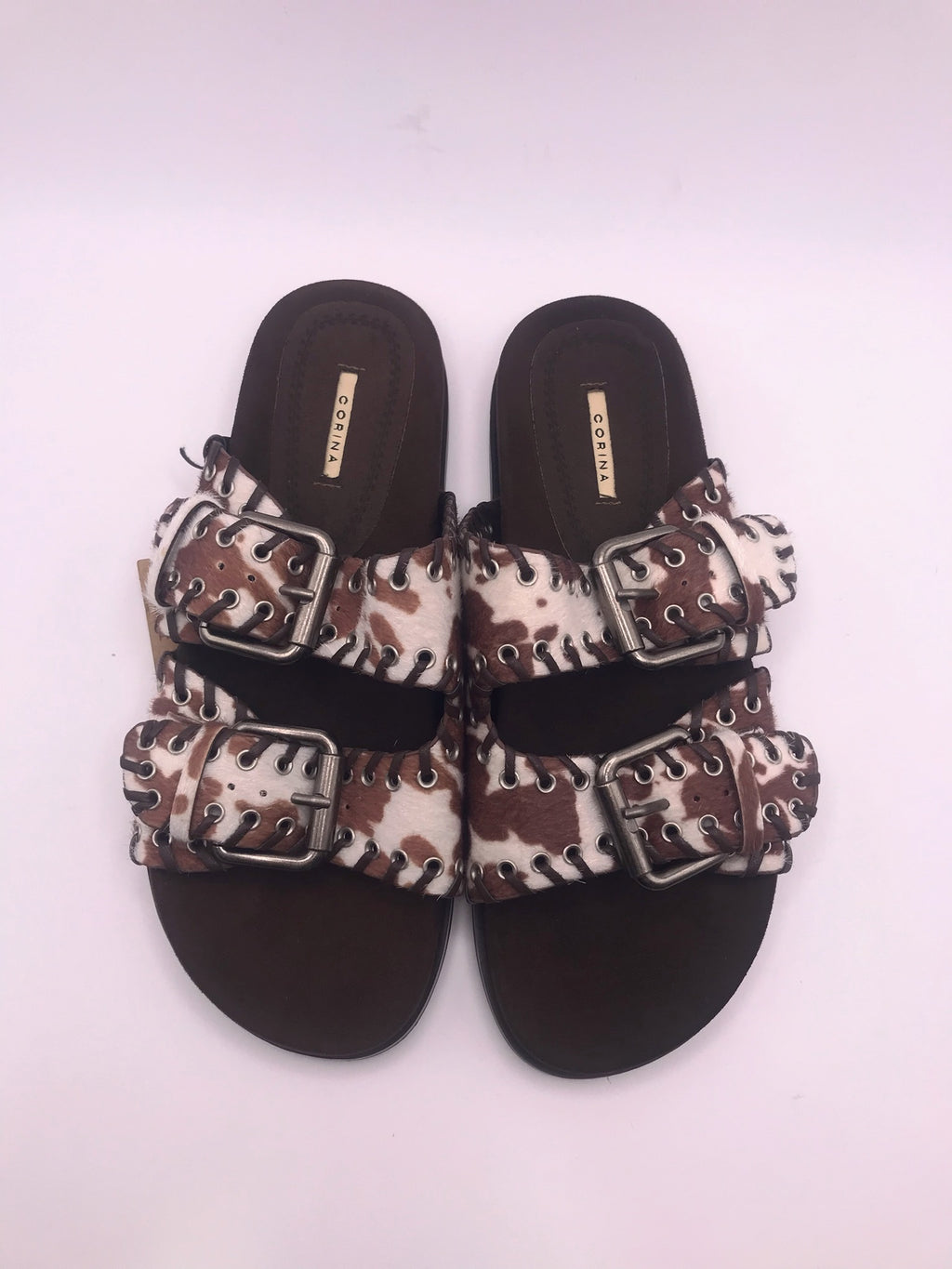 CHINELO SANDÁLIA CORINA VACA CAFE CASTANHO ESCURO ARGOLAS ANIMAL PRINT FIVELA CAMURÇA FIVELA PRATA