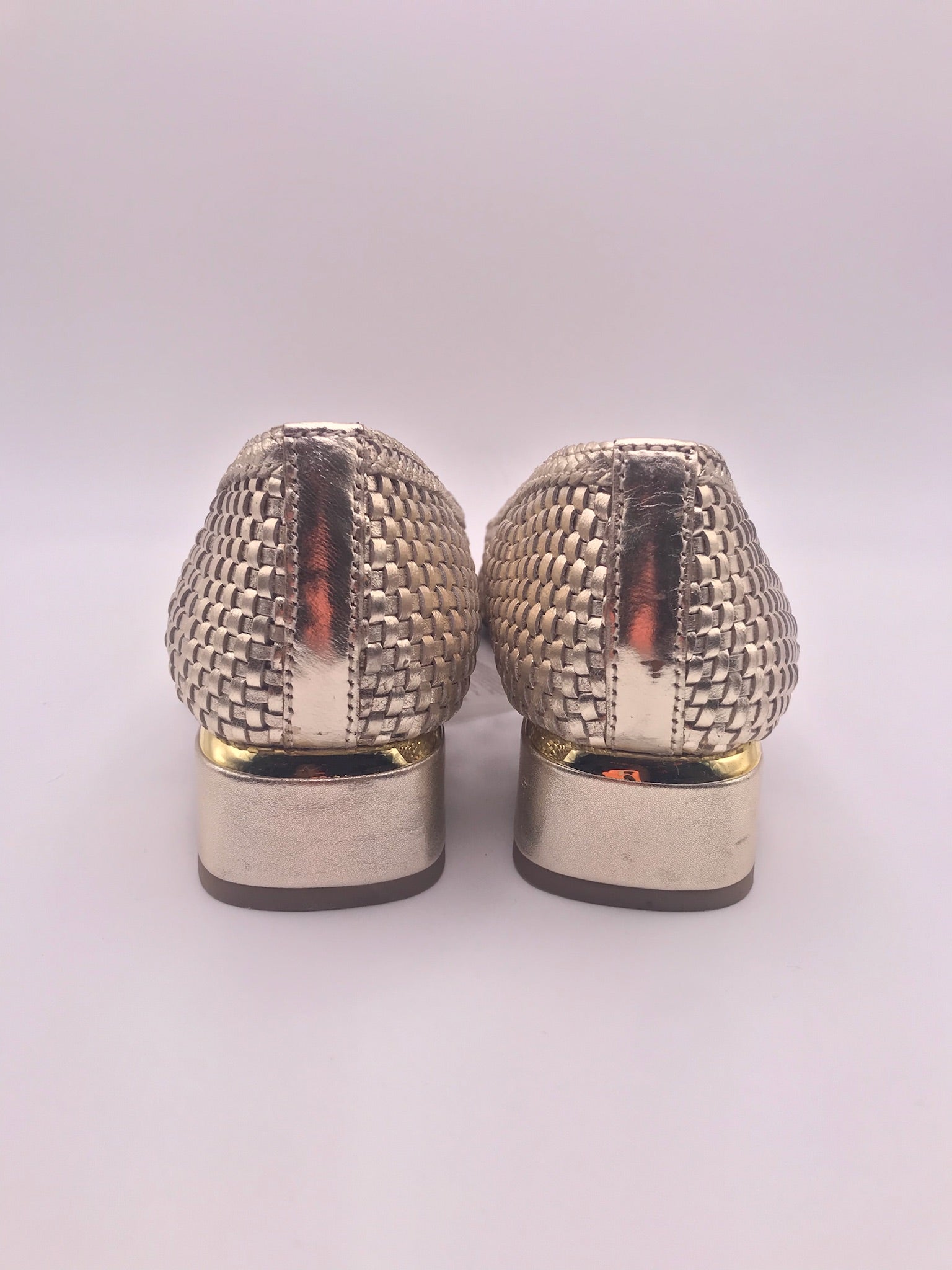 Sapatos de senhora Gioseppo em pele entrançada dourada, sapatos de salto baixo elegante, sabrinas pontiagudas respiráveis para festa e cerimónia, moda verão.