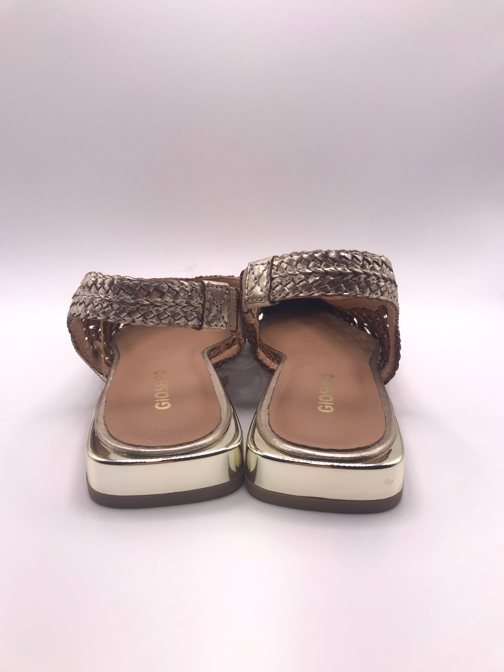 Sandálias rasas Gioseppo de senhora em pele entrançada dourada, sapatos slingback pontiagudos elegantes, sabrinas de verão confortáveis, moda festiva e casual.
