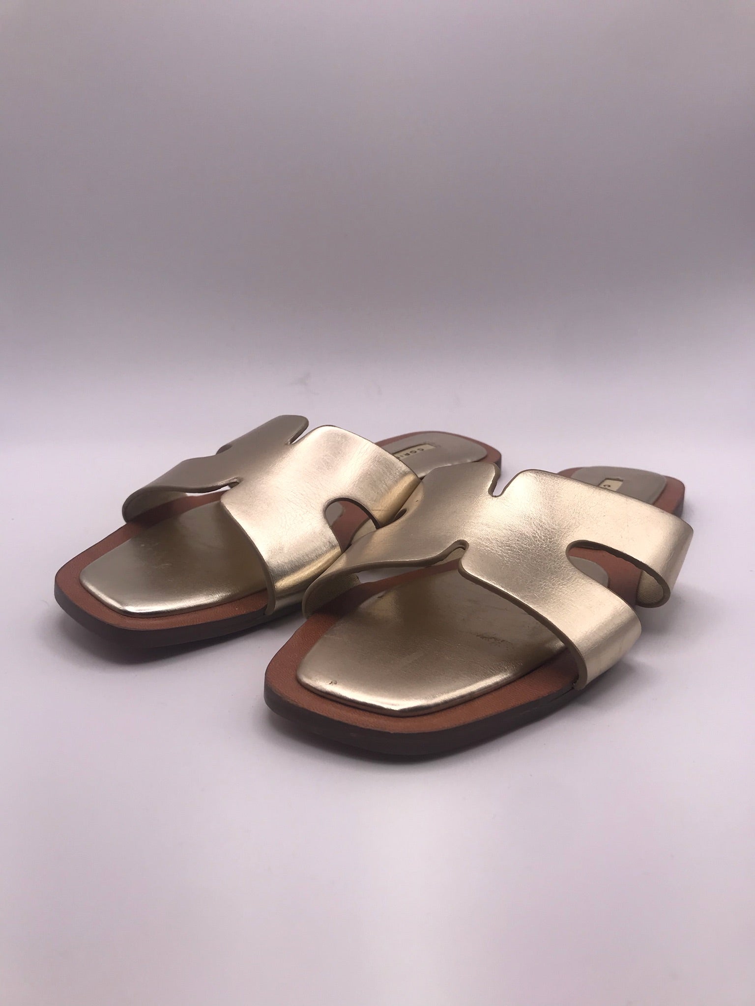 CHINELO SANDÁLIA CORINA DOURADO ECO PELE