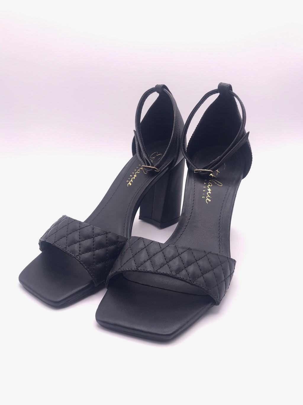 Sandálias Stephanie Classic Salto Bloco Alto Preto Couro Matelassê; Sapato Feminino Festa Elegante Bico Quadrado; Sandália de Salto Grosso Confortável