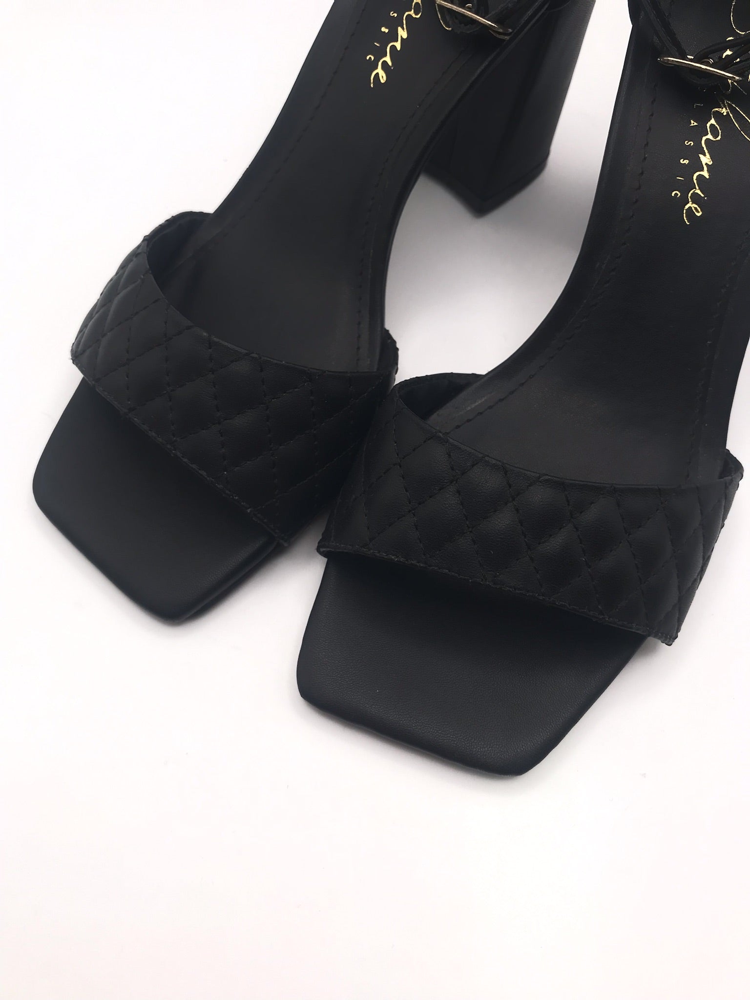 Sandálias Stephanie Classic Salto Bloco Alto Preto Couro Matelassê; Sapato Feminino Festa Elegante Bico Quadrado; Sandália de Salto Grosso Confortável