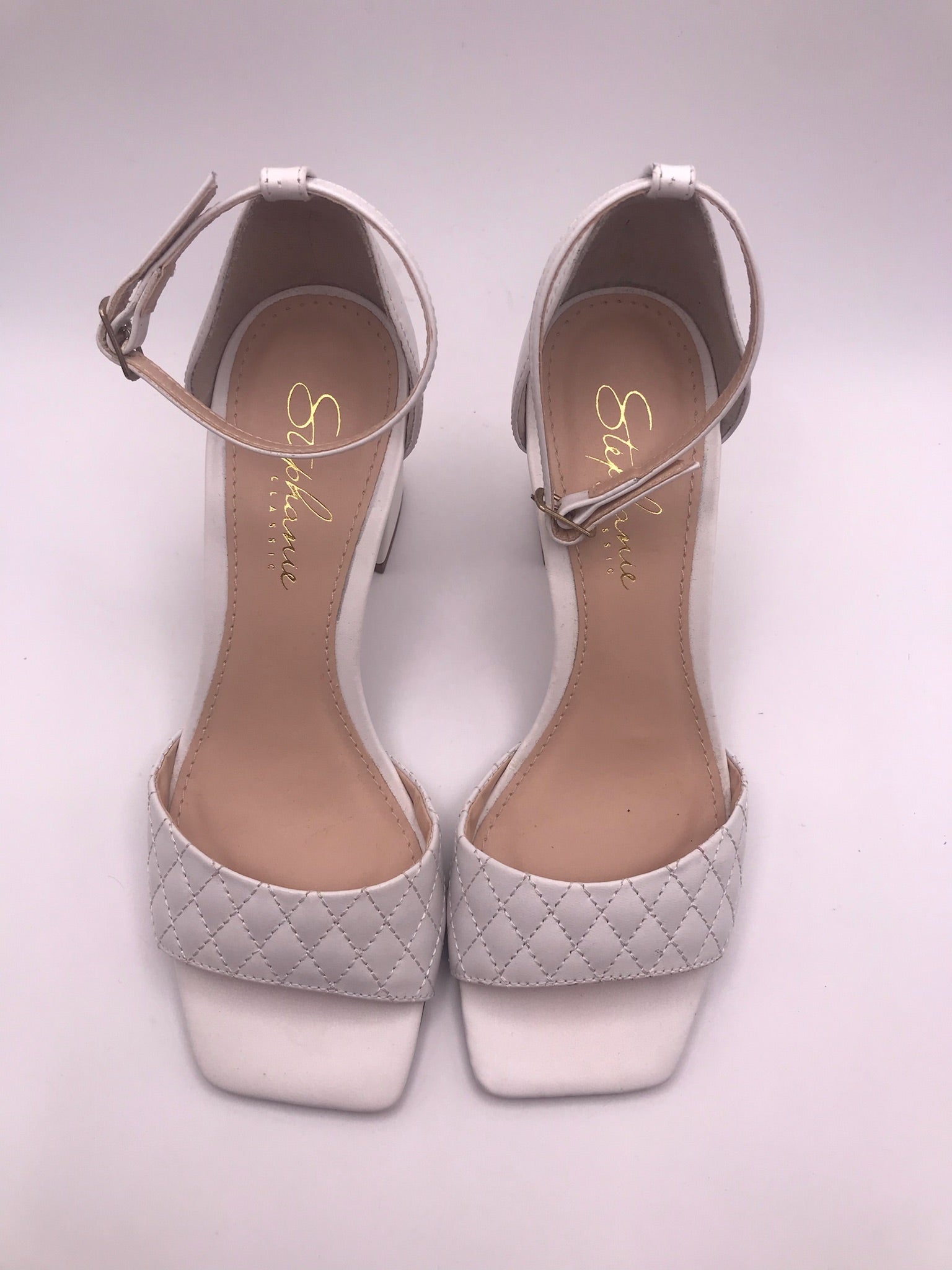 Sandálias Stephanie Classic Salto Bloco Alto Off-White Couro Matelassê; Sapato Feminino Noiva Festa Elegante Bico Quadrado; Sandália de Salto Grosso Confortável Portugal