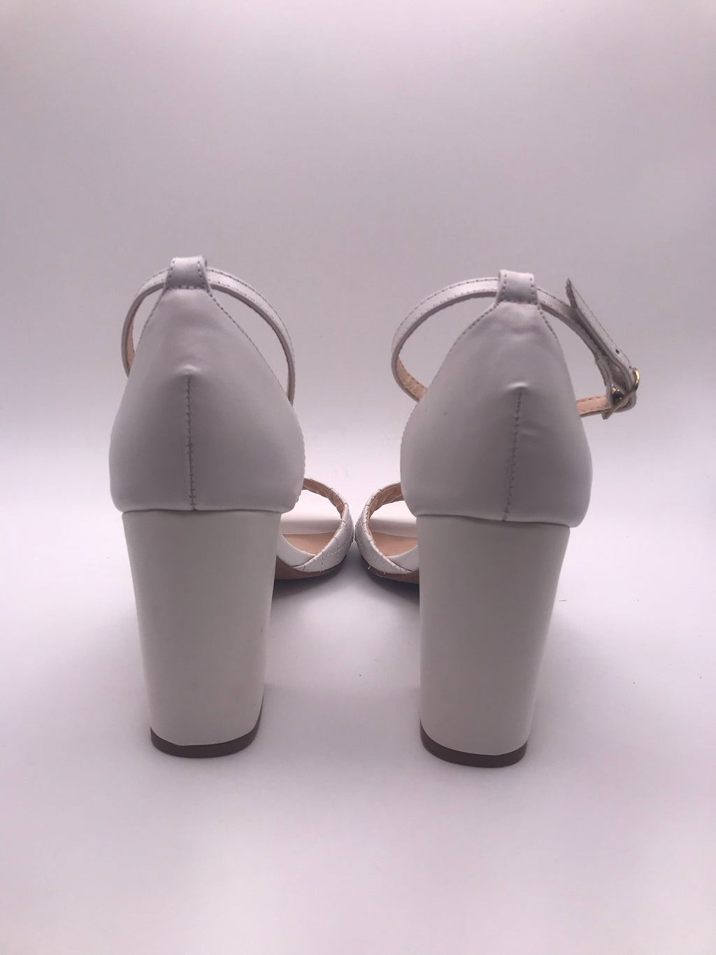 Sandálias Stephanie Classic Salto Bloco Alto Off-White Couro Matelassê; Sapato Feminino Noiva Festa Elegante Bico Quadrado; Sandália de Salto Grosso Confortável Portugal