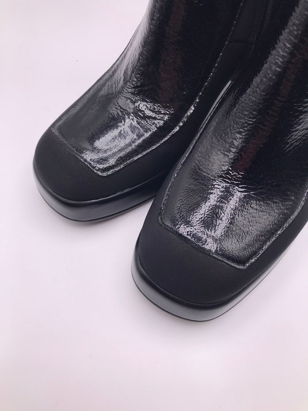 BOTA QUADRADA HISPANITAS PRETO ZIPER FIVELA H LOGO