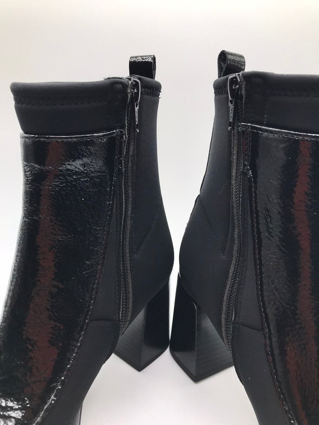 BOTA QUADRADA HISPANITAS PRETO ZIPER FIVELA H LOGO