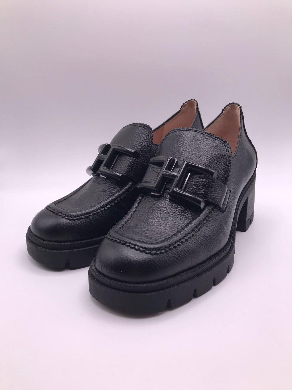 MOCASSIM SALTO HISPANITAS PRETO COURO FIVELA PRETA TRATORADO