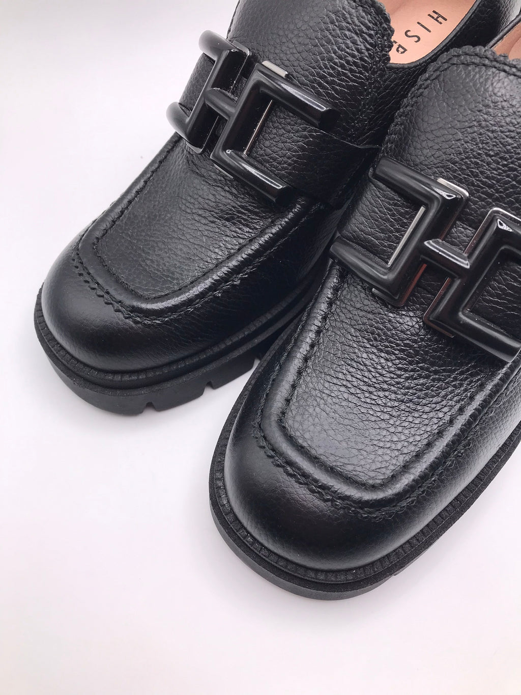 MOCASSIM SALTO HISPANITAS PRETO COURO FIVELA PRETA TRATORADO