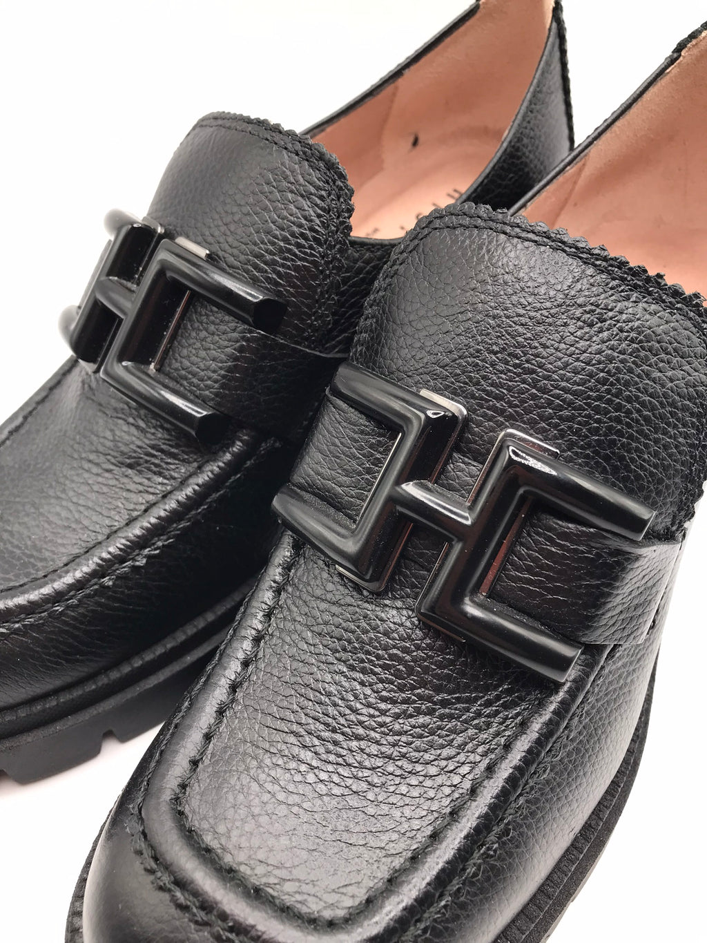 MOCASSIM SALTO HISPANITAS PRETO COURO FIVELA PRETA TRATORADO