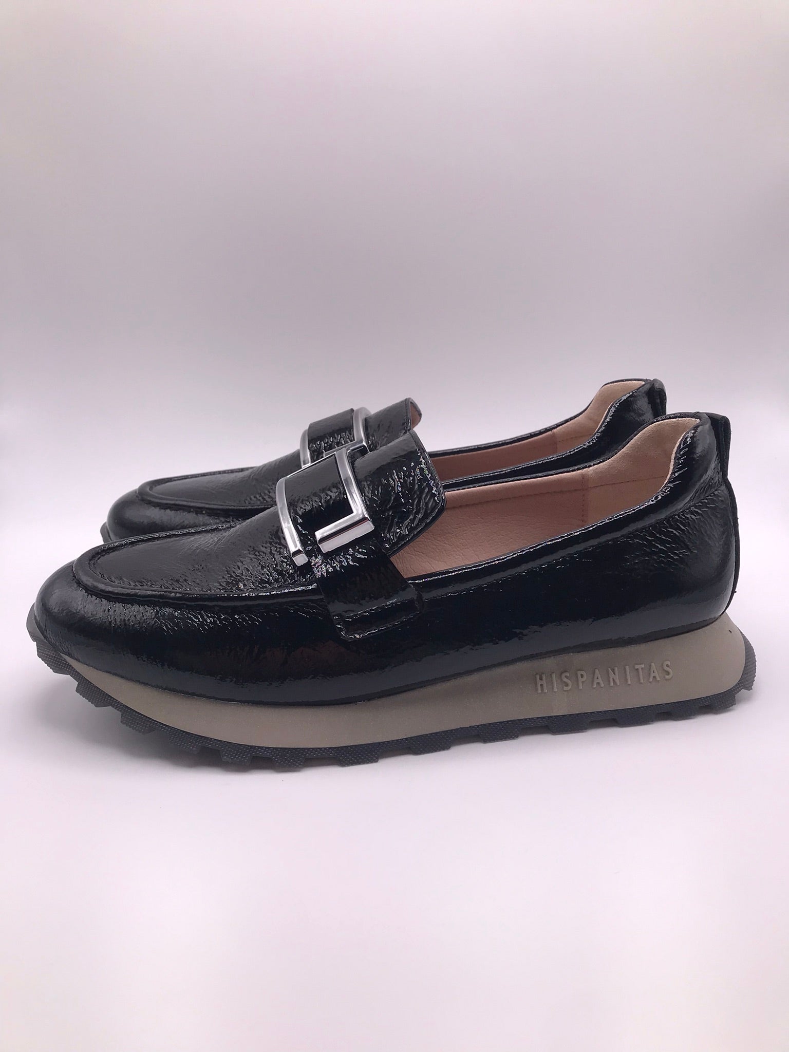 MOCASSIM PLATAFORMA HISPANITAS PRETO COURO FIVELA H LOGO PRATA TRATORADO